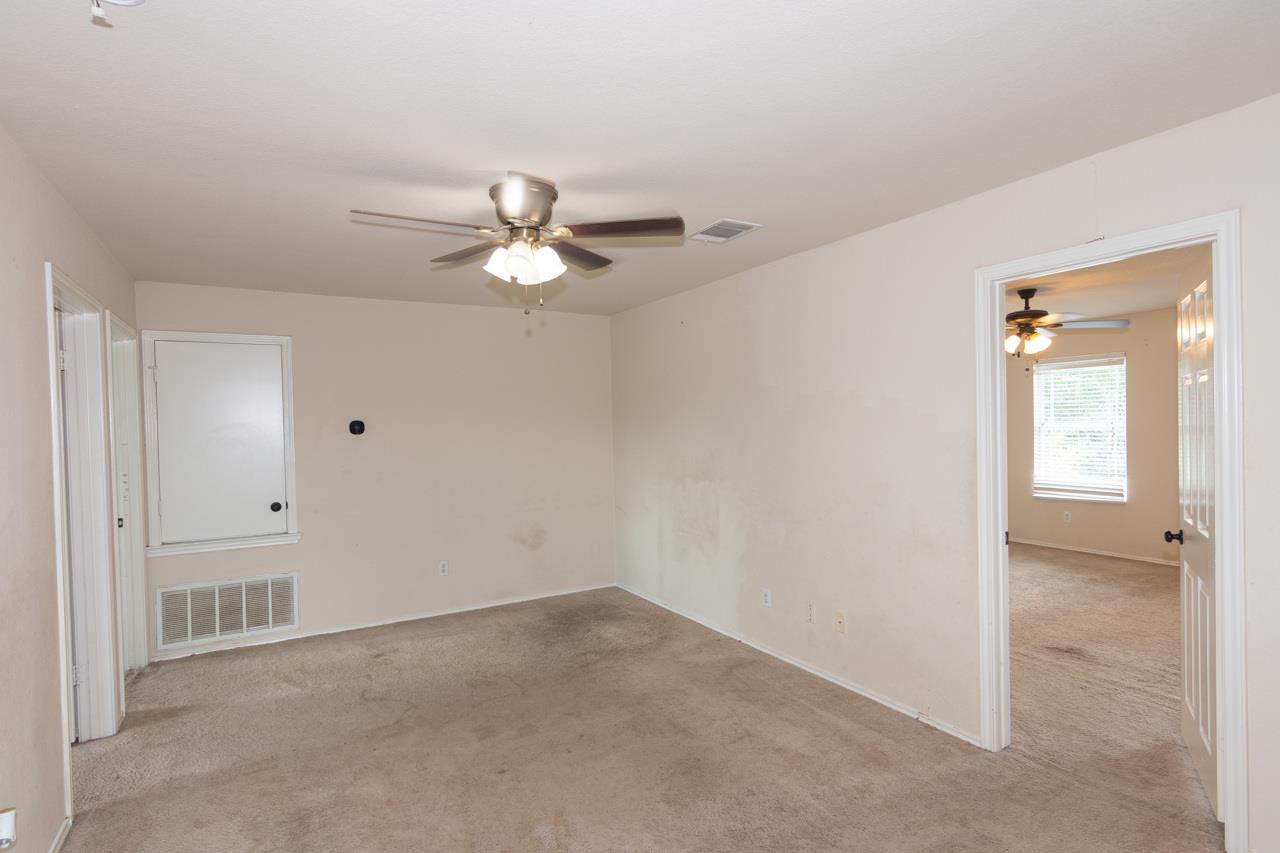 102 Quail Hollow Dr, Hutto, TX 78634