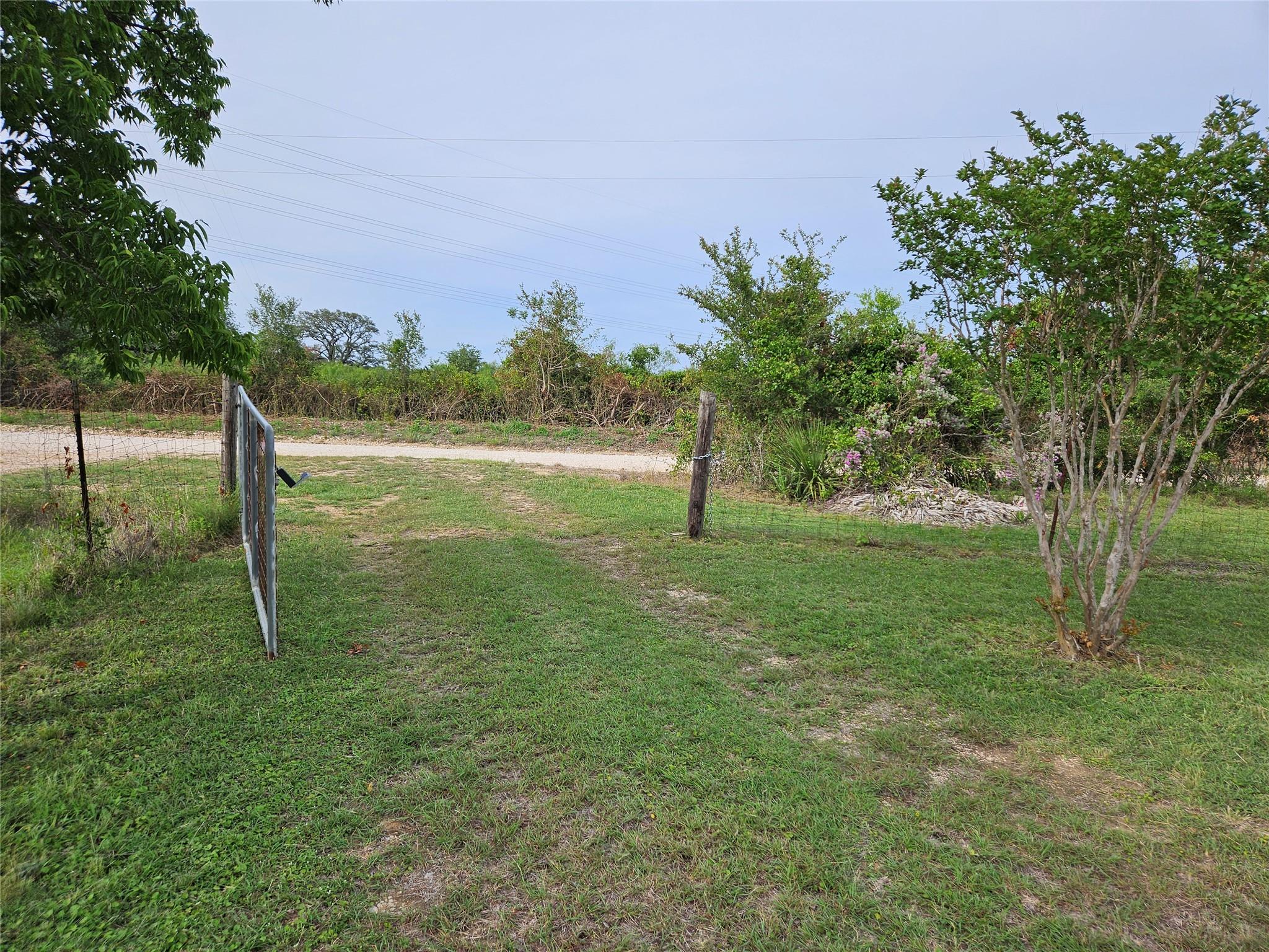 596 Seminole Trl, Lytton Springs, TX 78616