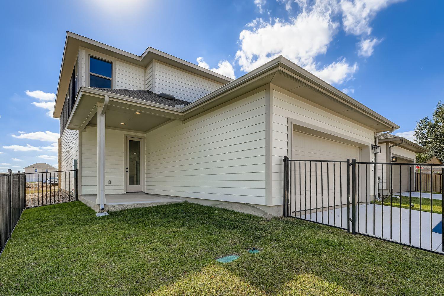 372 Orleanian Dr, Buda, TX 78610