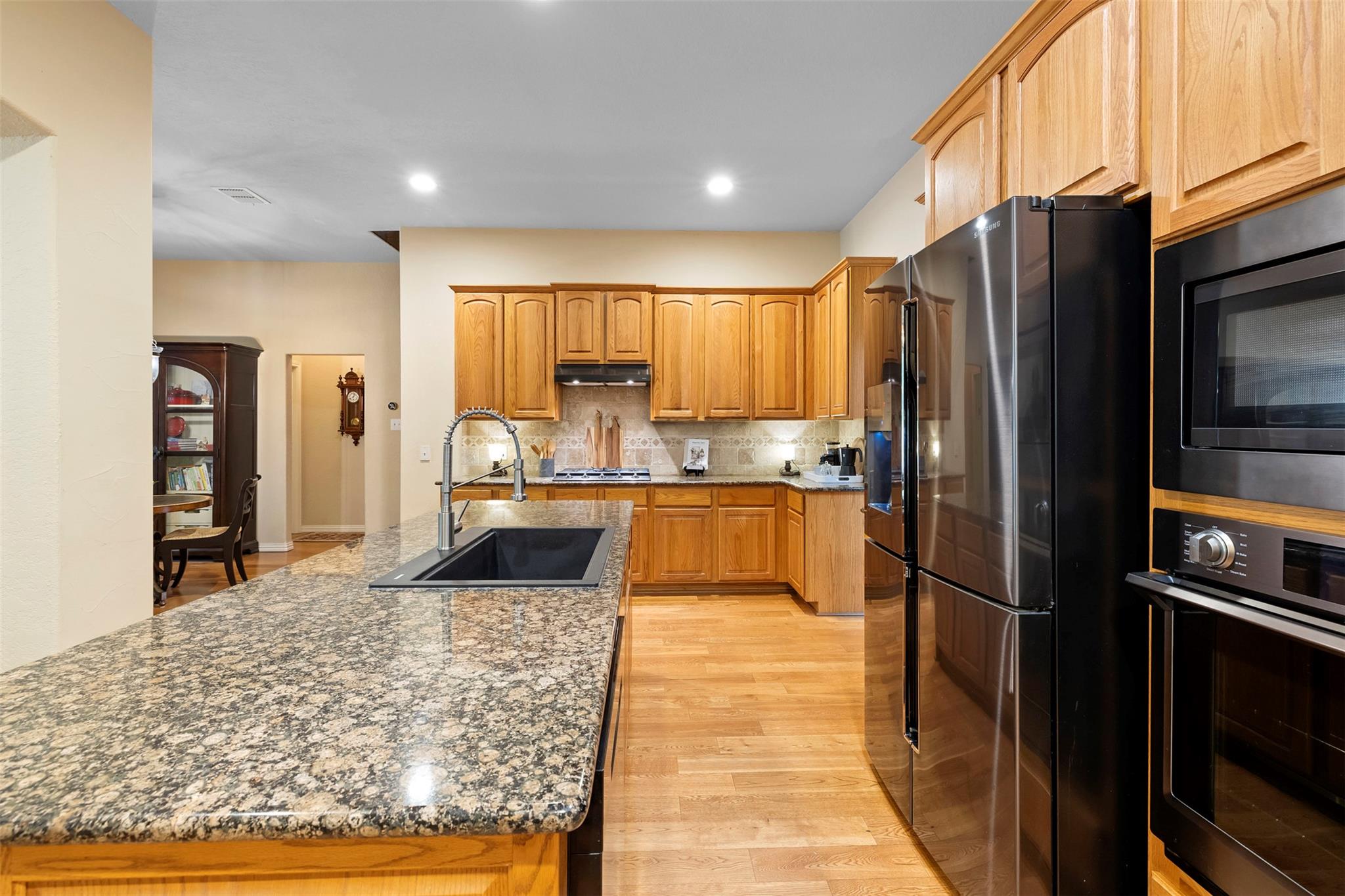 9920 Michelle Hl, Garden Ridge, TX 78266