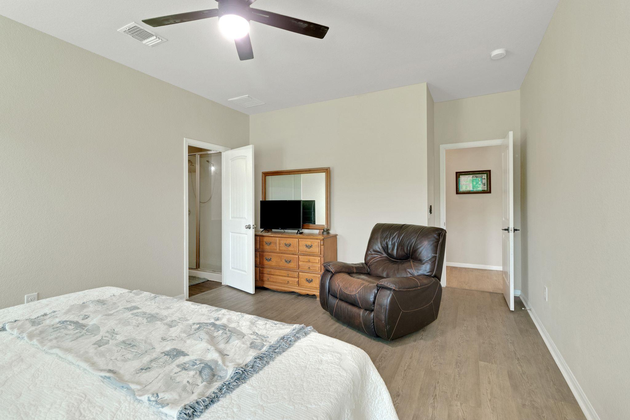 603 Luna Vista Dr, Hutto, TX 78634