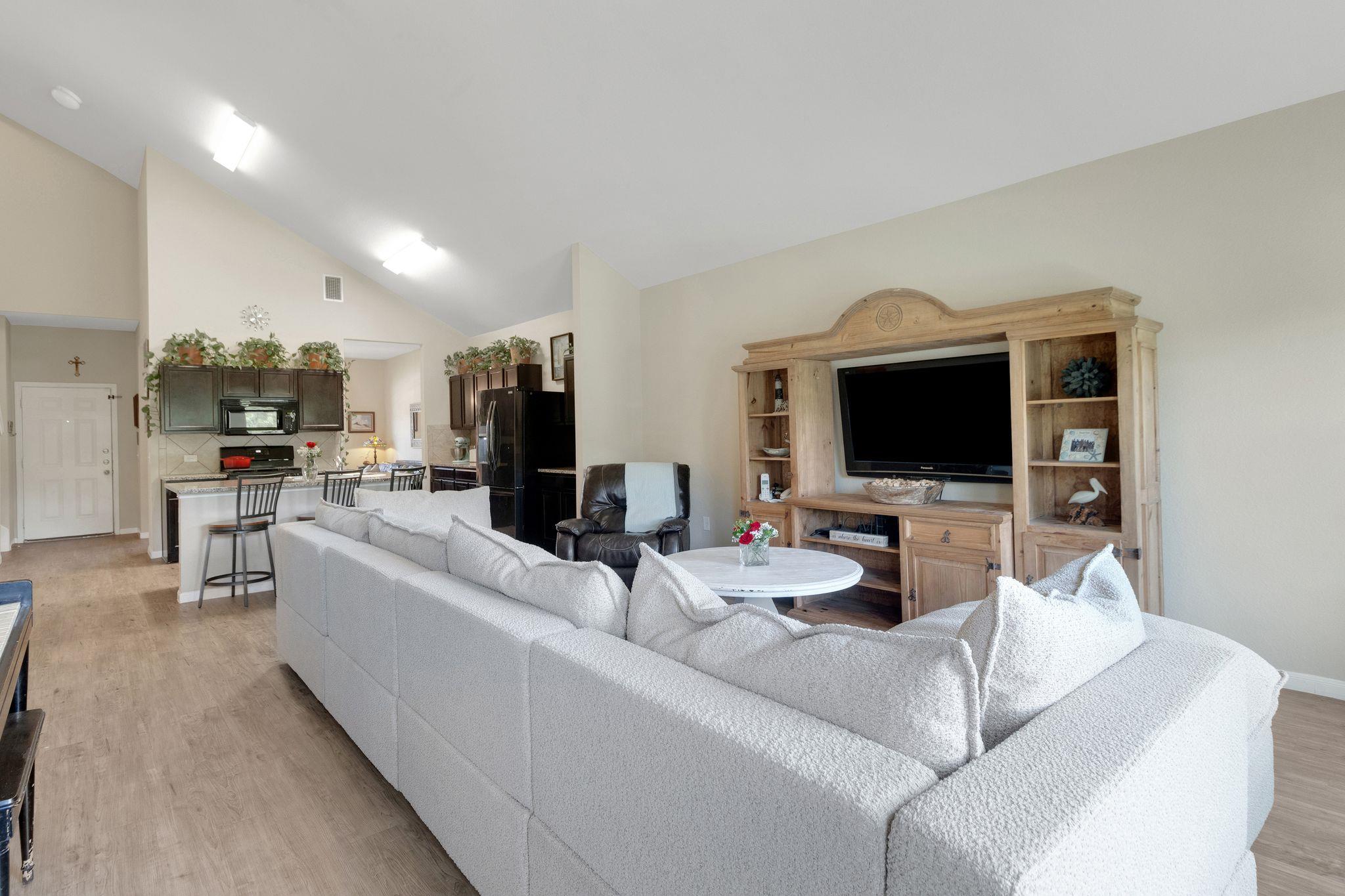 603 Luna Vista Dr, Hutto, TX 78634
