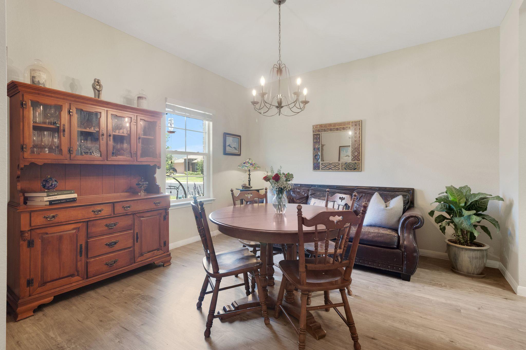 603 Luna Vista Dr, Hutto, TX 78634