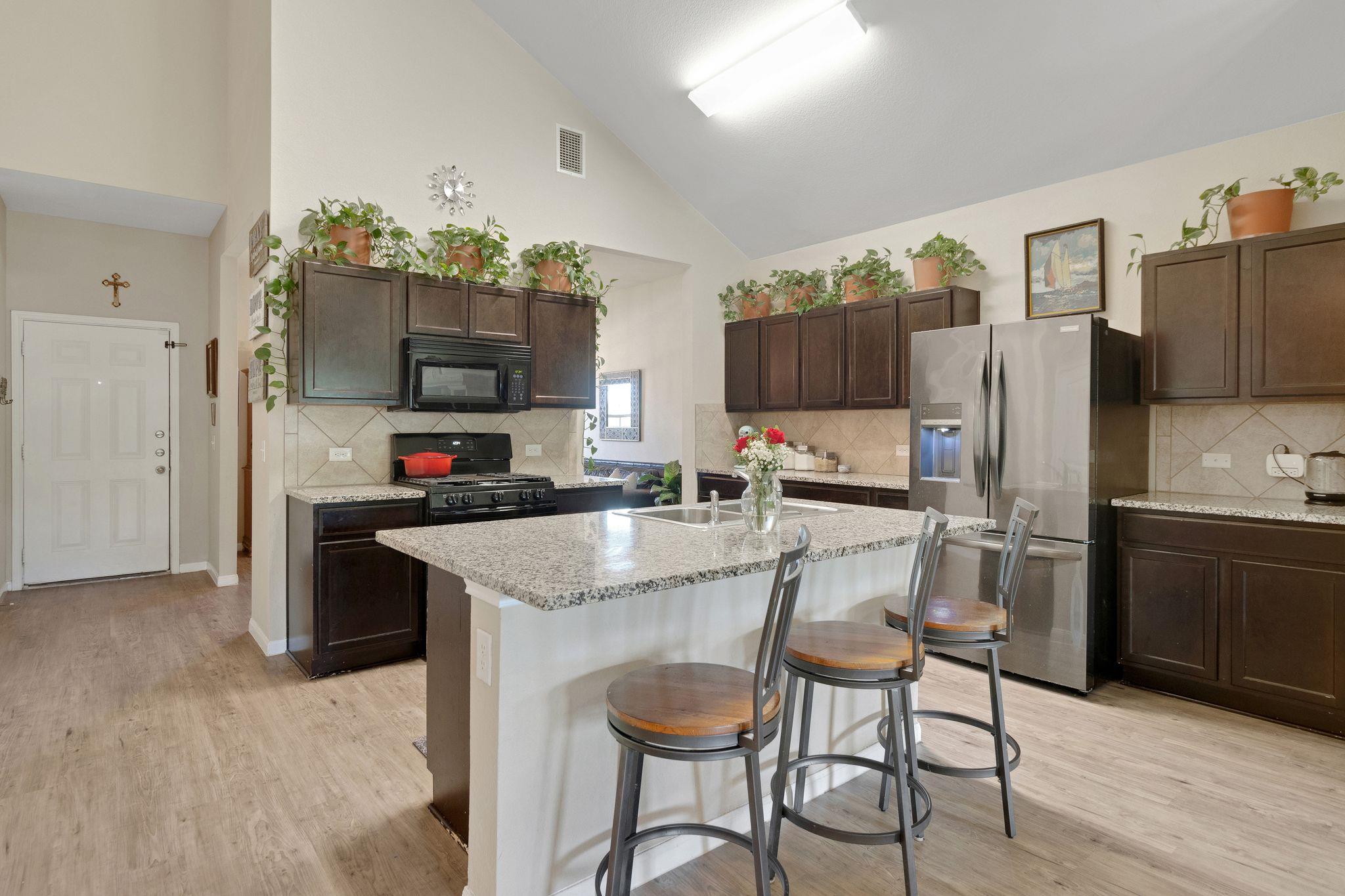 603 Luna Vista Dr, Hutto, TX 78634