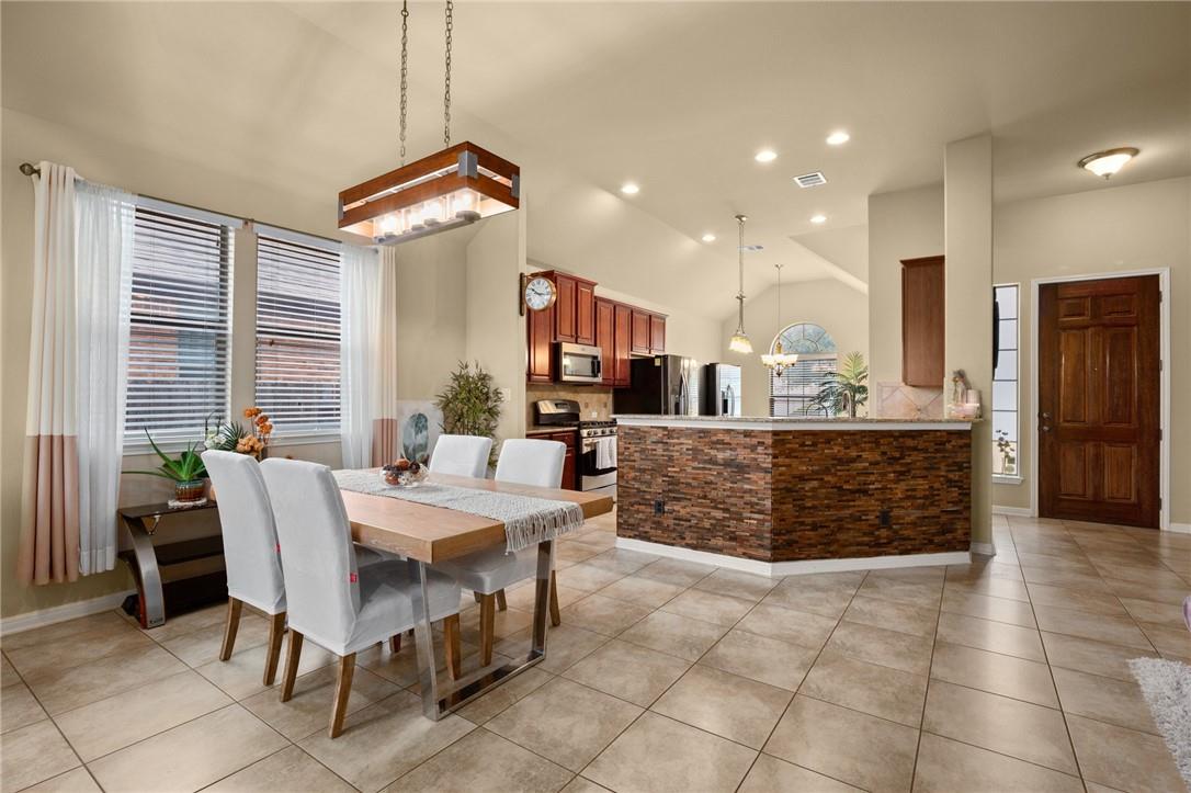 2820 Garnet Ridge Dr, Leander, TX 78641