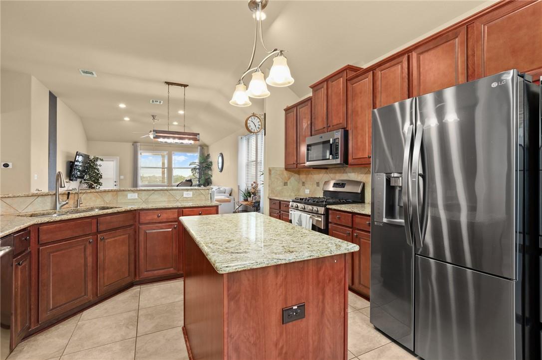 2820 Garnet Ridge Dr, Leander, TX 78641