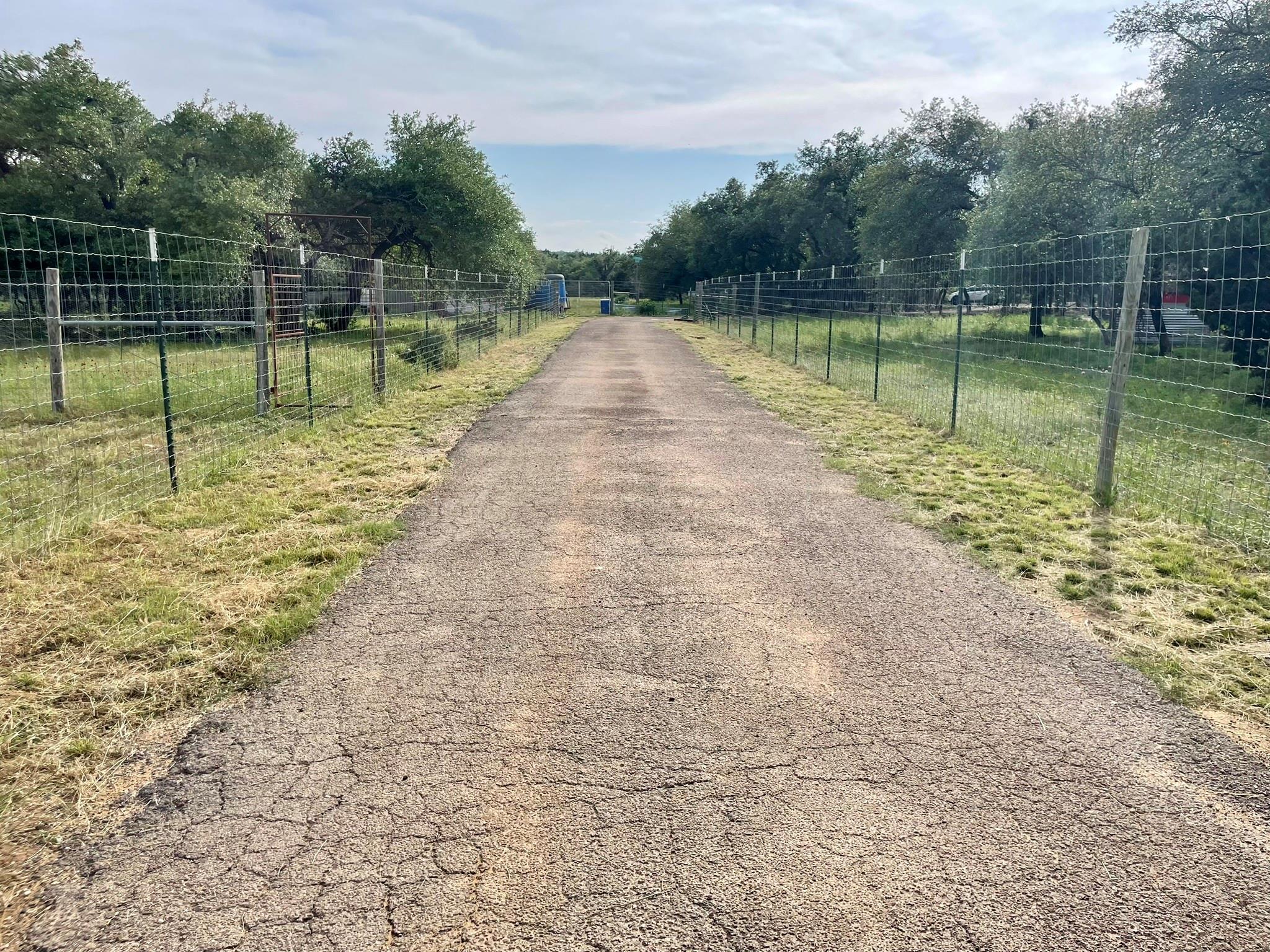 204 E Lakeshore Dr, Dripping Springs, TX 78620