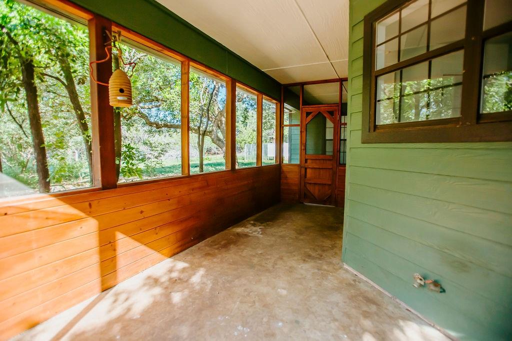 204 E Lakeshore Dr, Dripping Springs, TX 78620