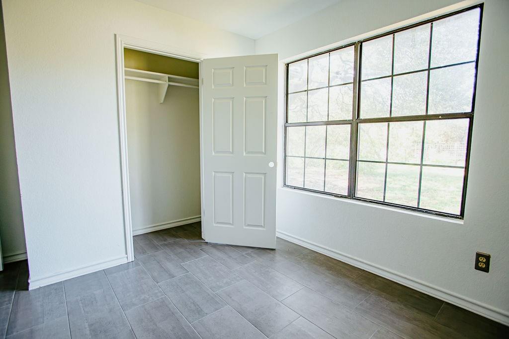 204 E Lakeshore Dr, Dripping Springs, TX 78620