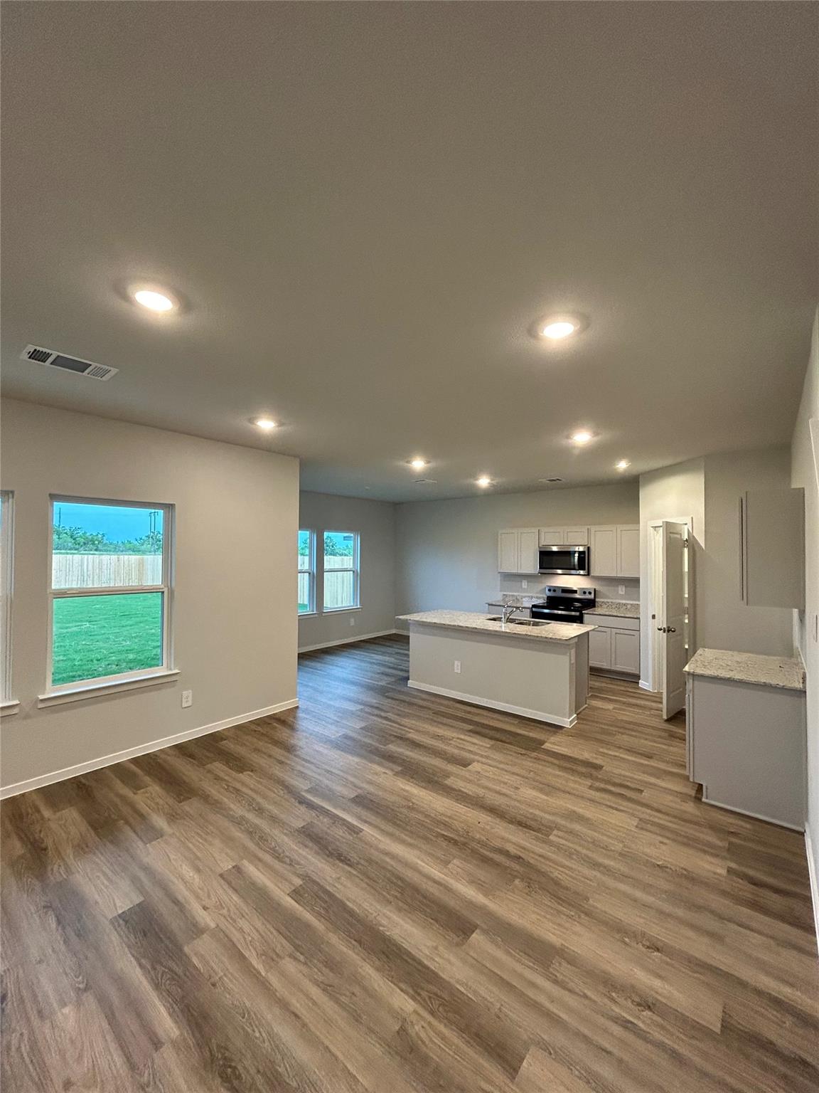 322 Randall Pl, Rockdale, TX 76567