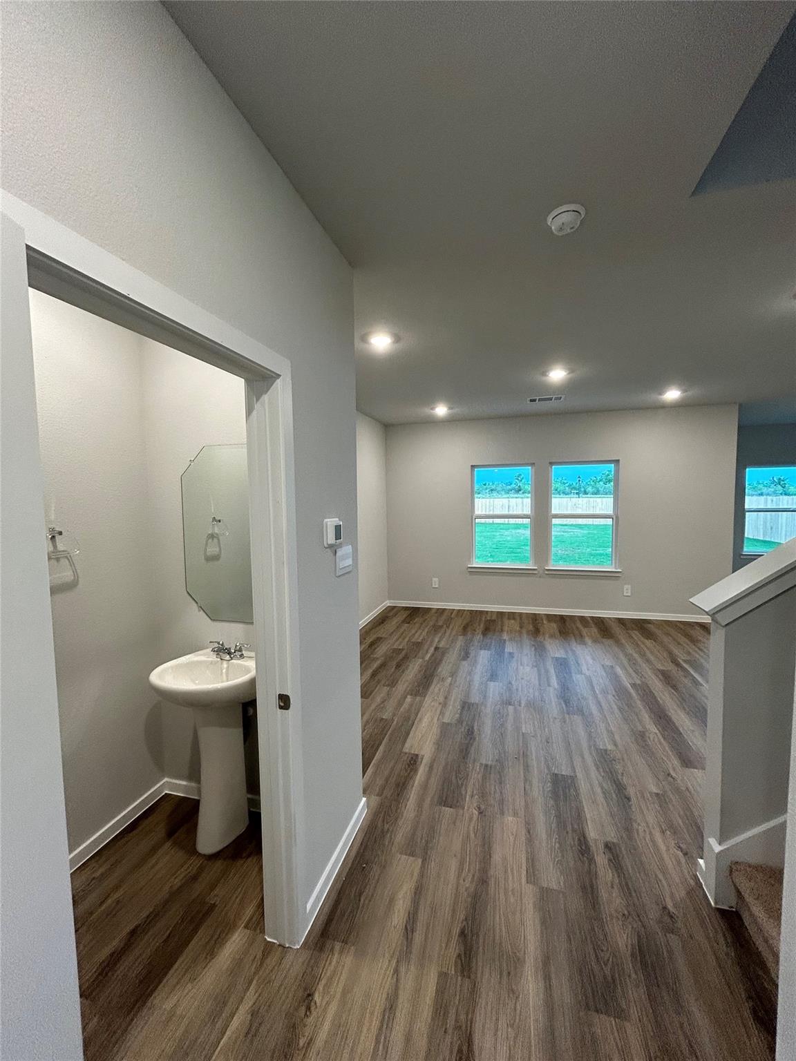 322 Randall Pl, Rockdale, TX 76567