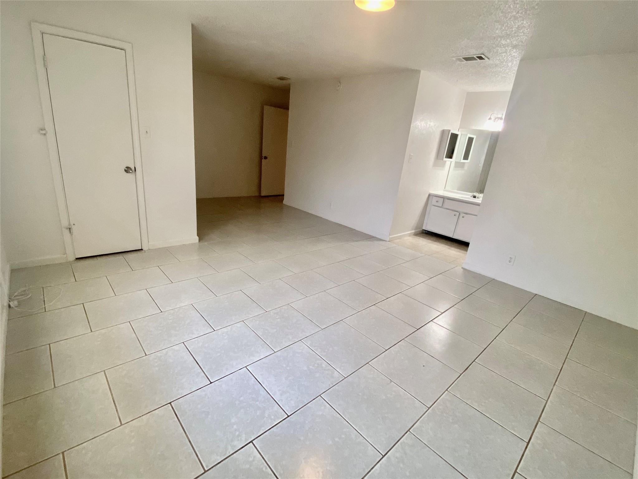 1202 Meadgreen Dr, Austin, TX 78758