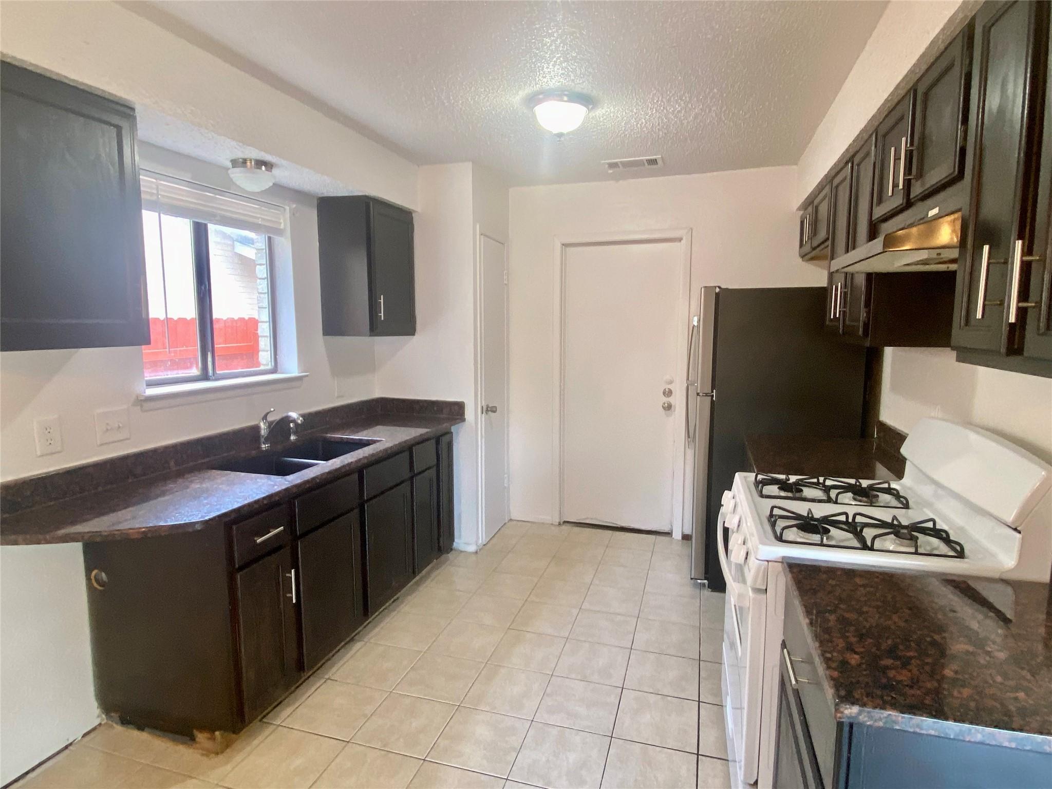1202 Meadgreen Dr, Austin, TX 78758