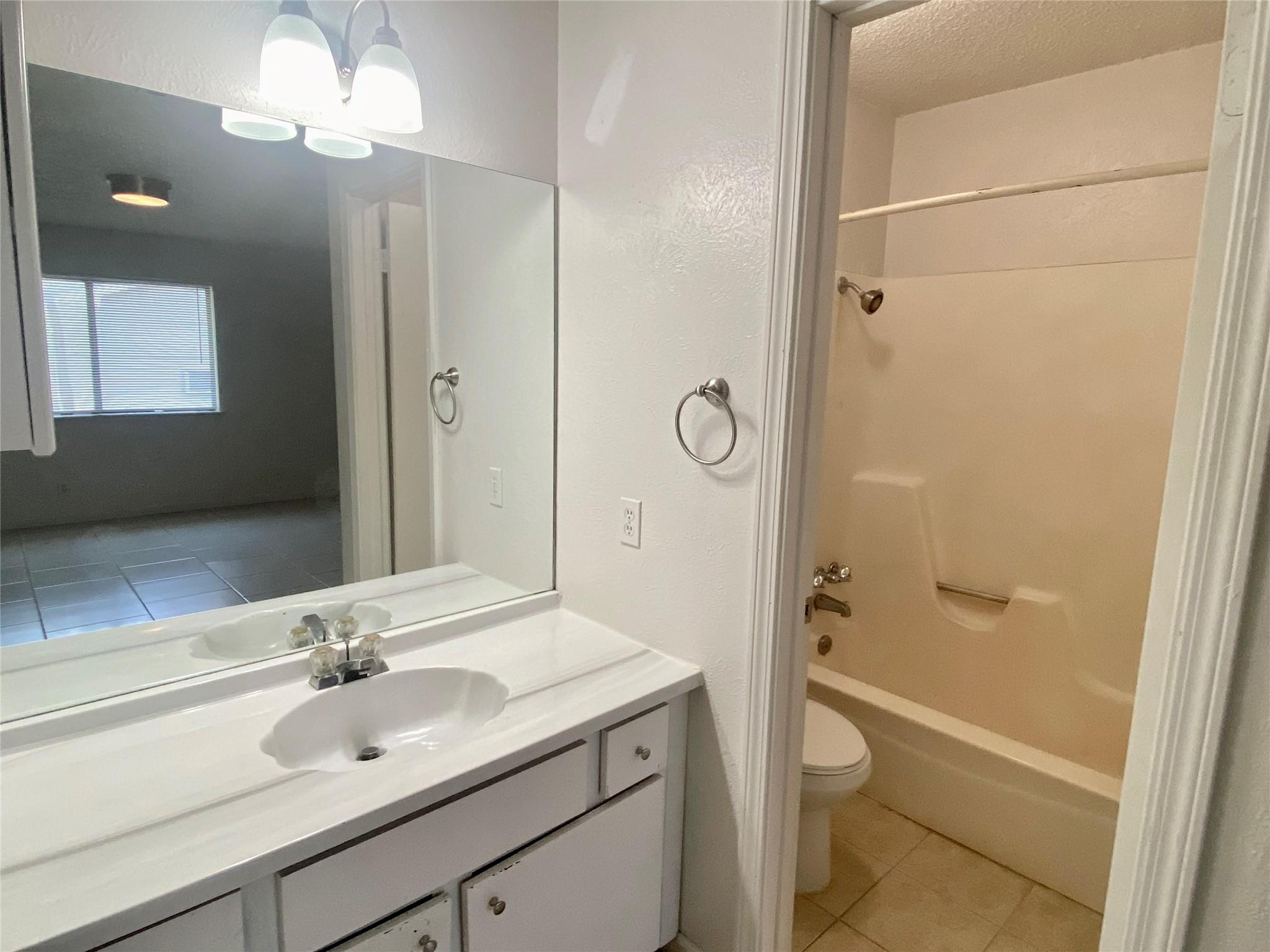 1202 Meadgreen Dr, Austin, TX 78758