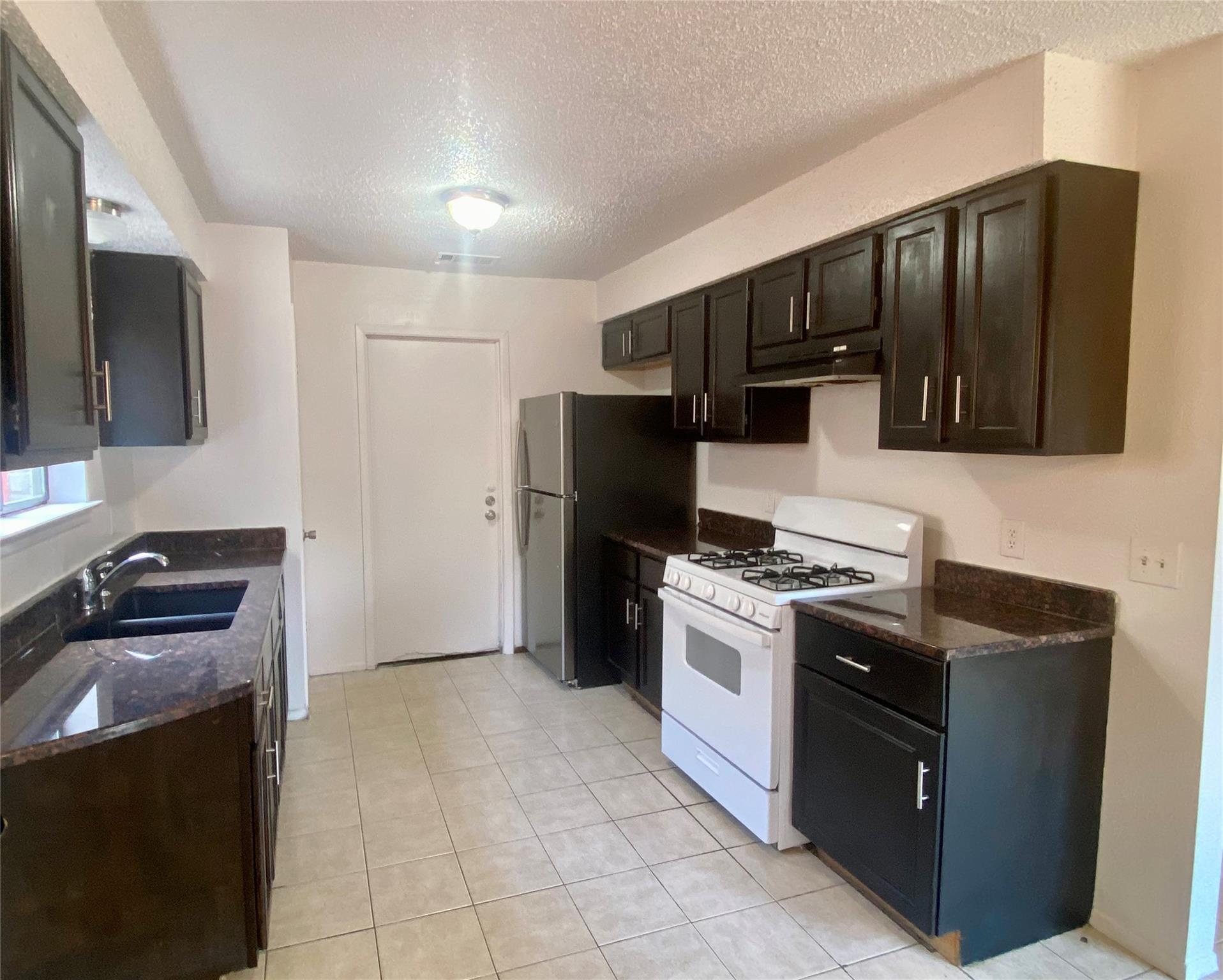 1202 Meadgreen Dr, Austin, TX 78758