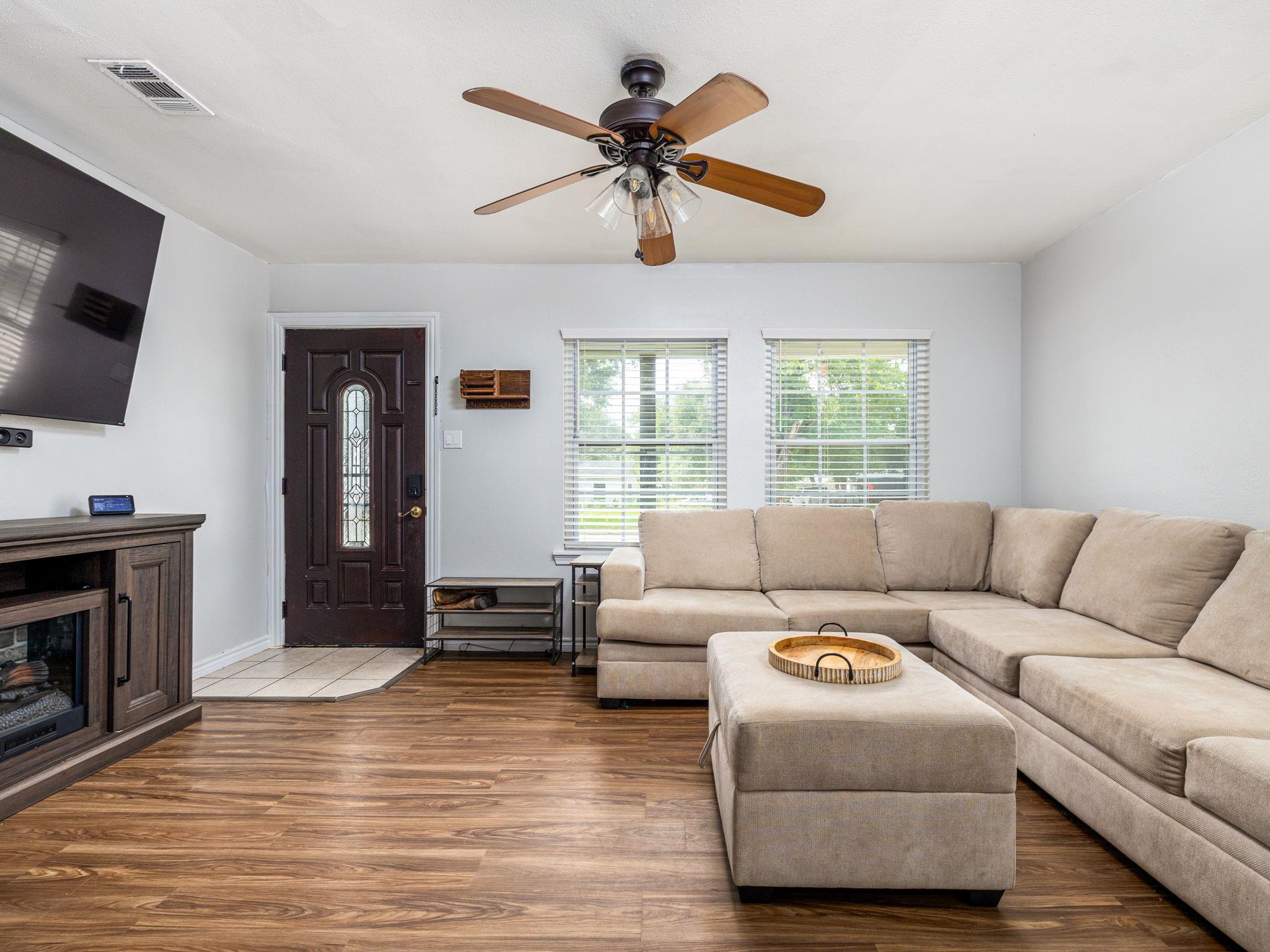 920 Haley Ave, Rockdale, TX 76567