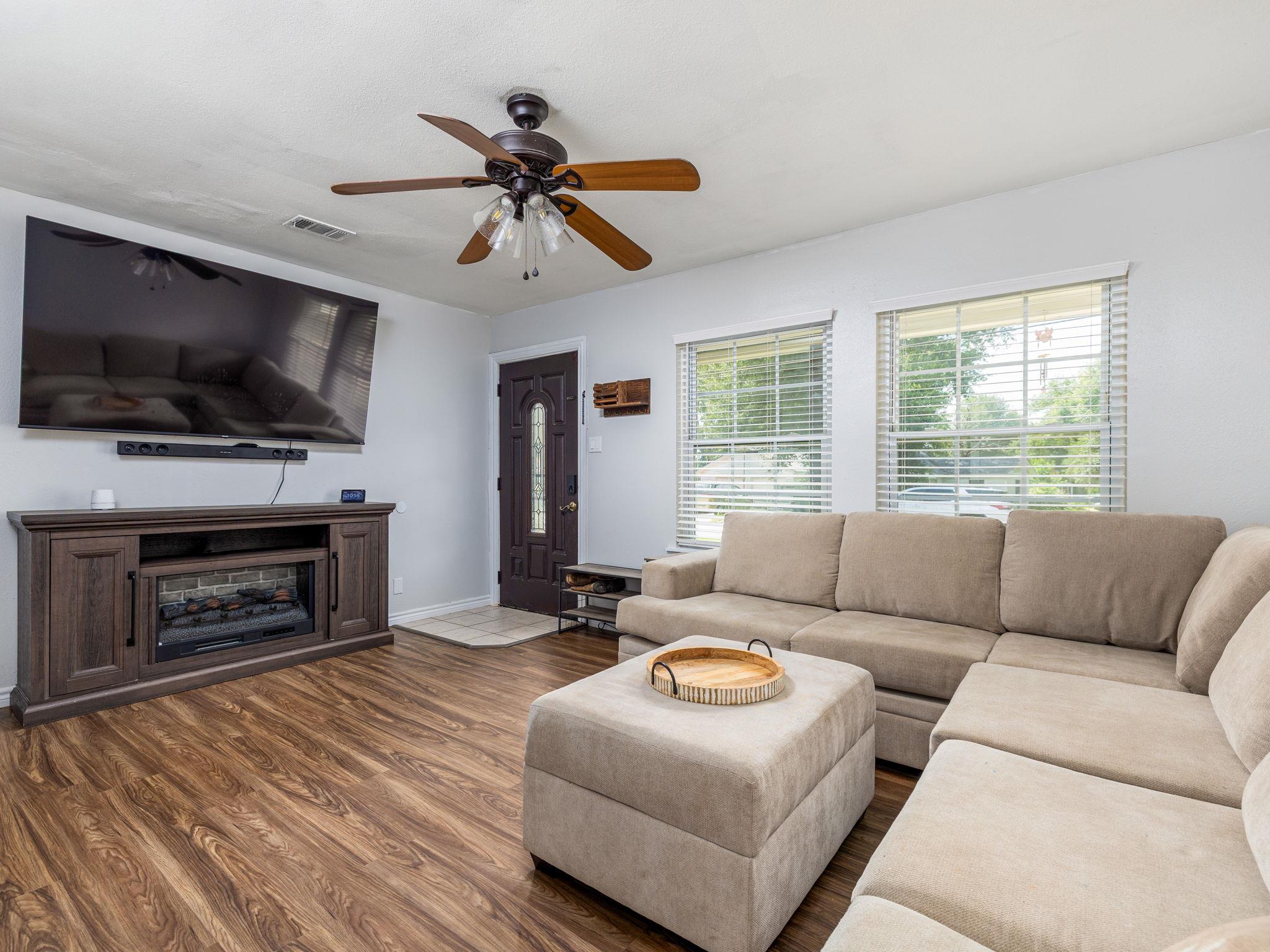 920 Haley Ave, Rockdale, TX 76567