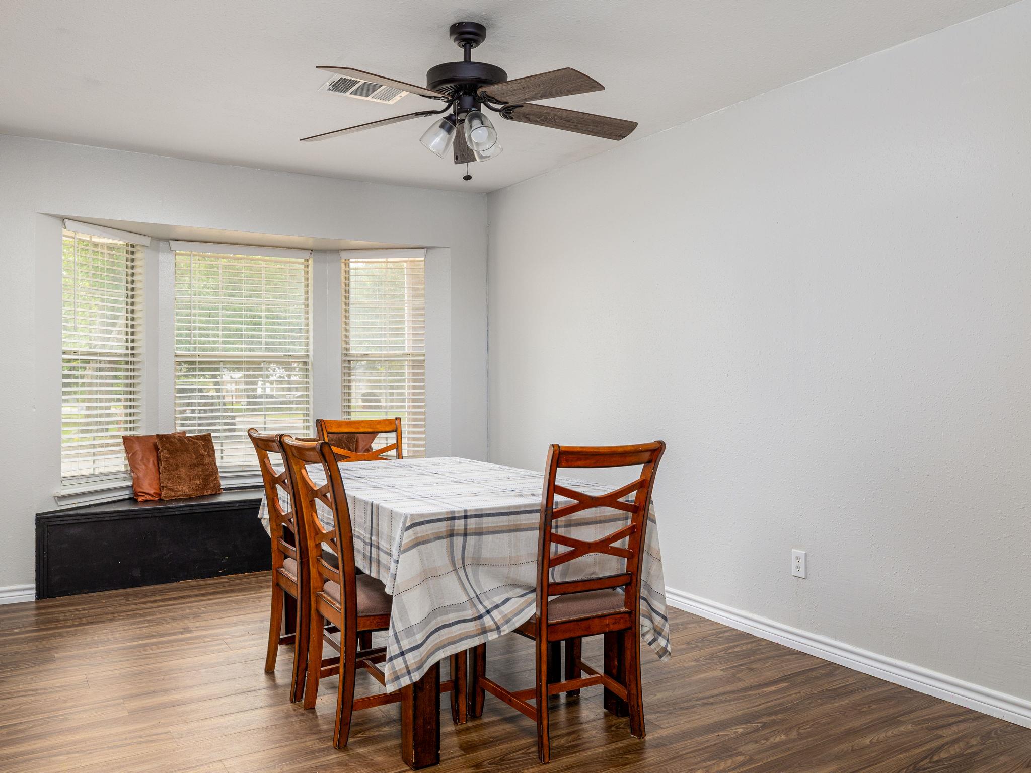 920 Haley Ave, Rockdale, TX 76567