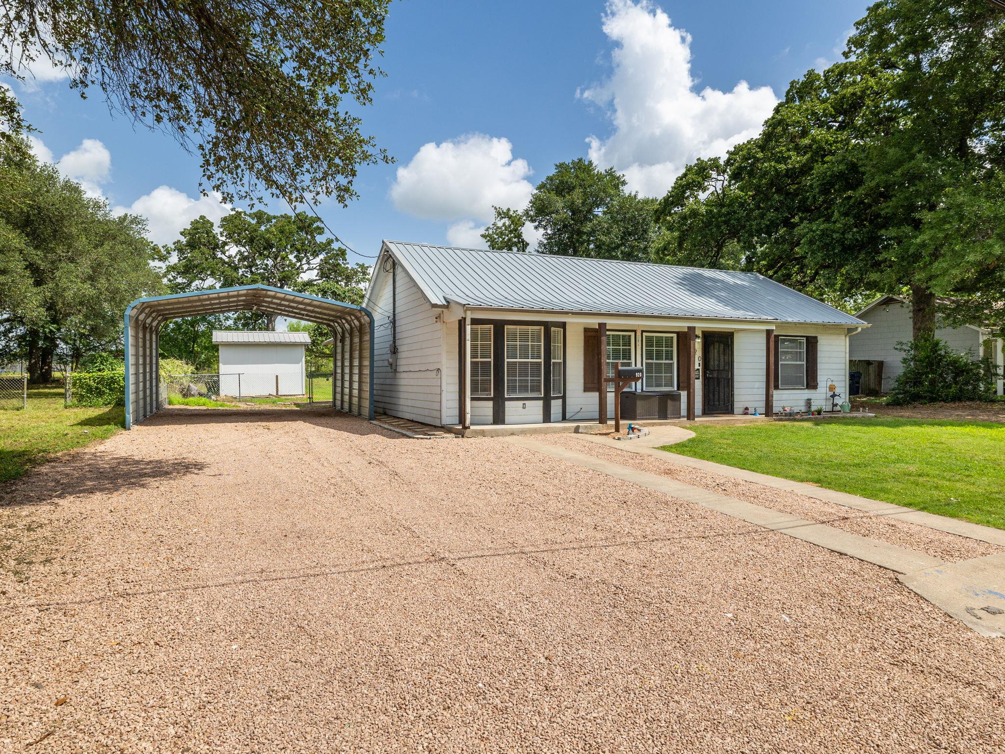 920 Haley Ave, Rockdale, TX 76567