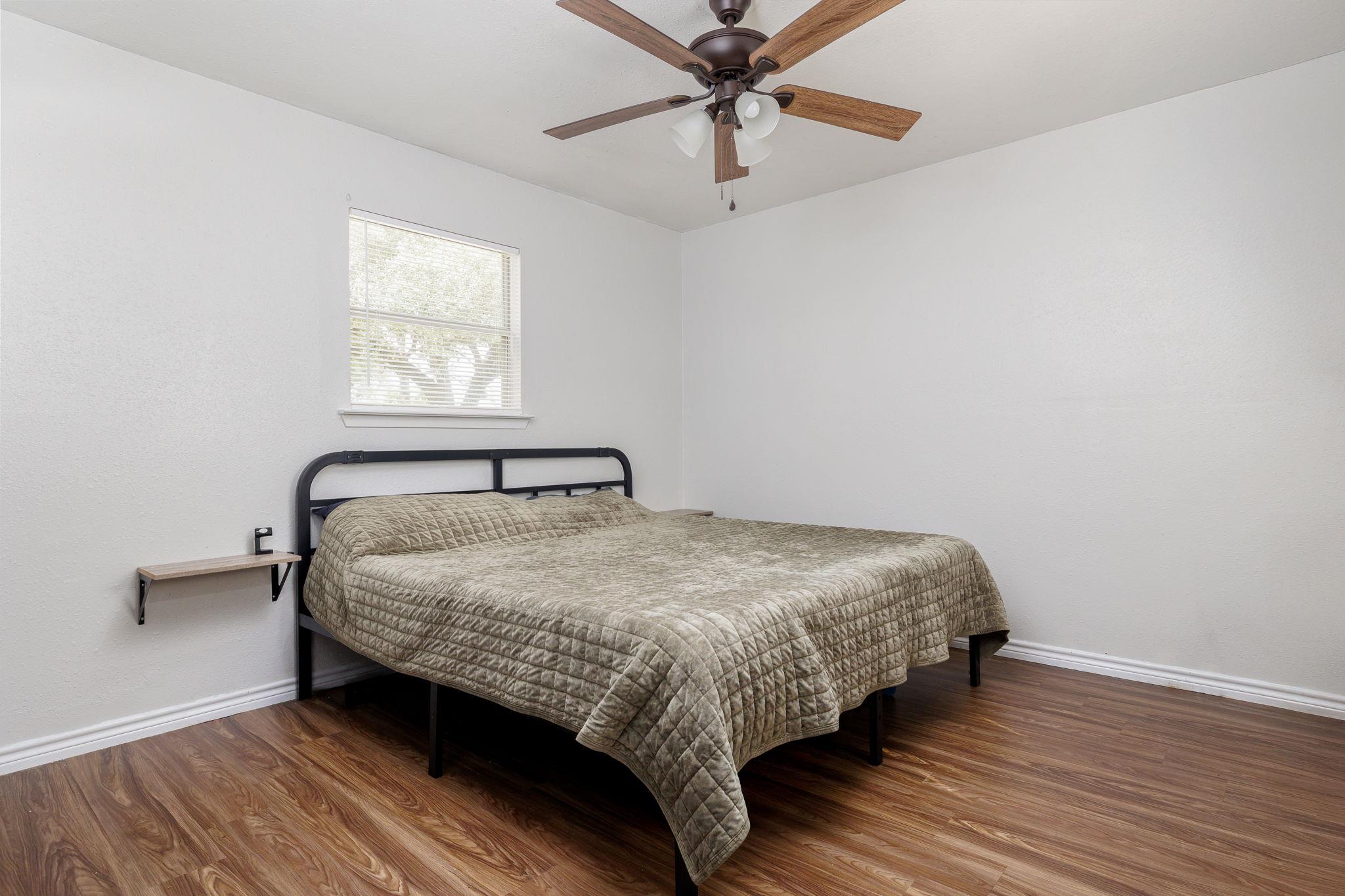 920 Haley Ave, Rockdale, TX 76567