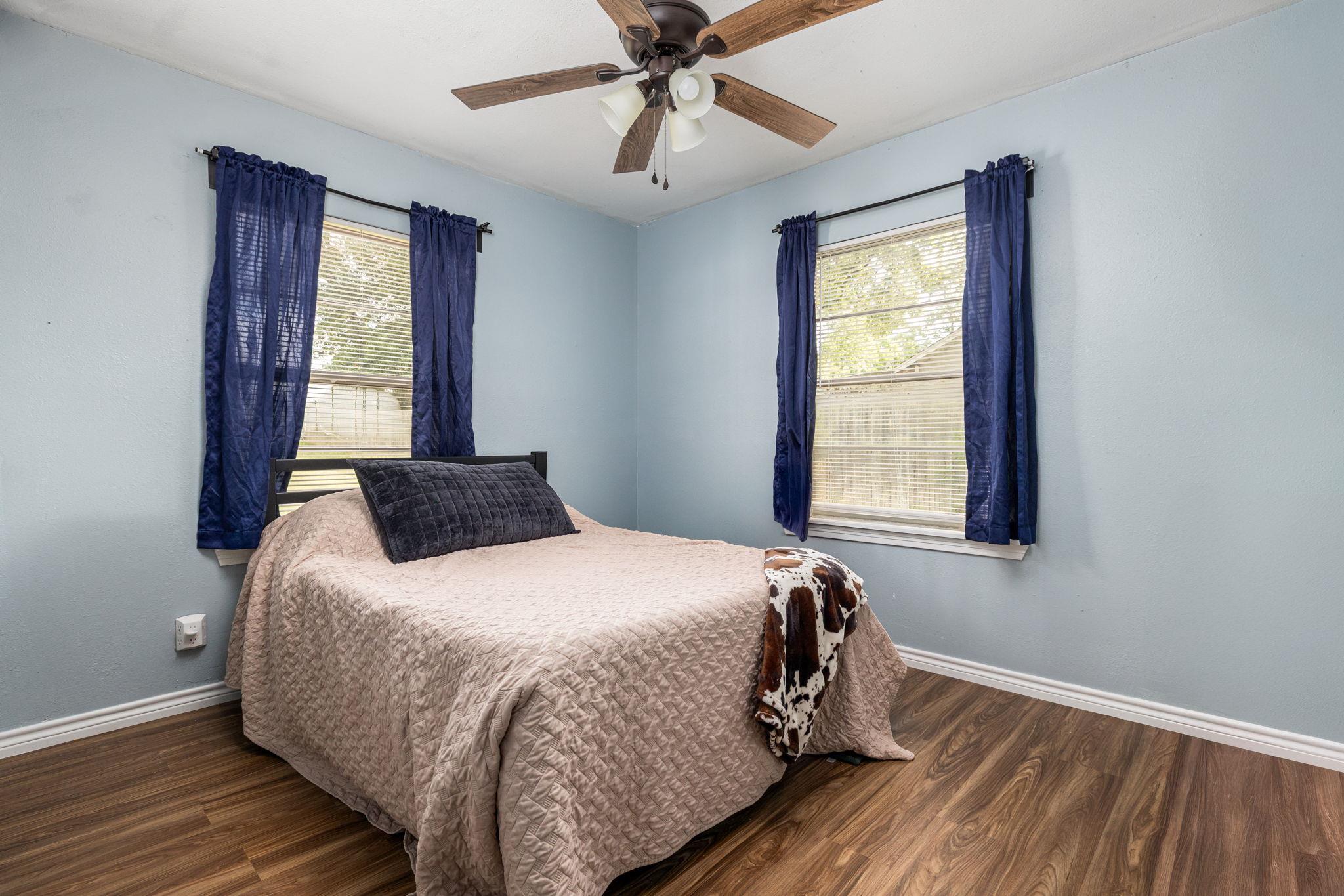 920 Haley Ave, Rockdale, TX 76567