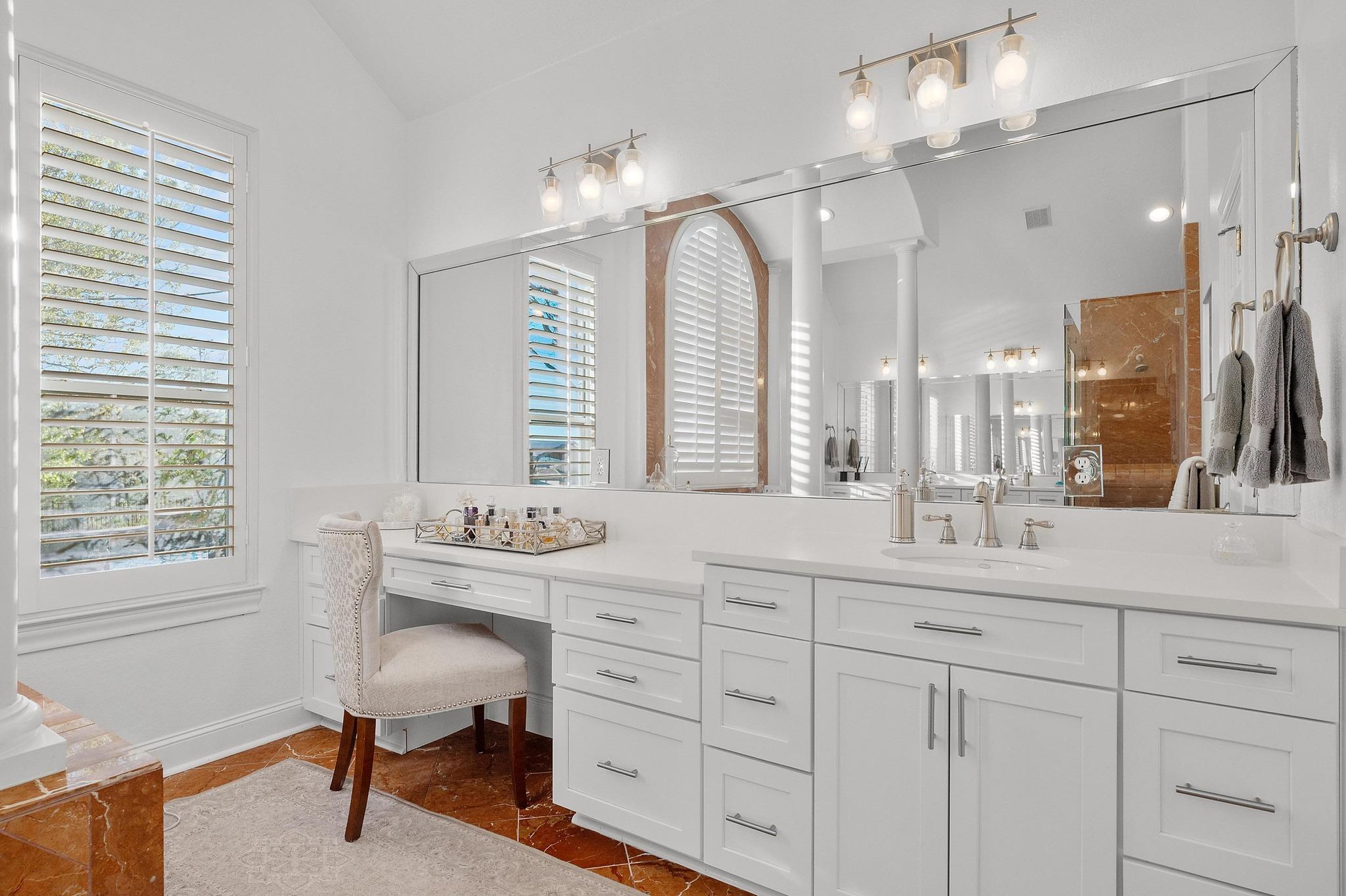 11208 Woodland Hills Trl, Austin, TX 78732
