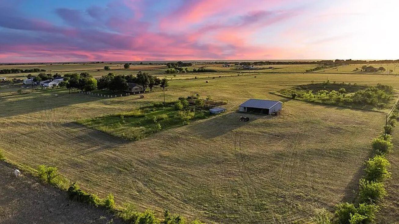 3739 S Fm 2184, Rogers, TX 76569