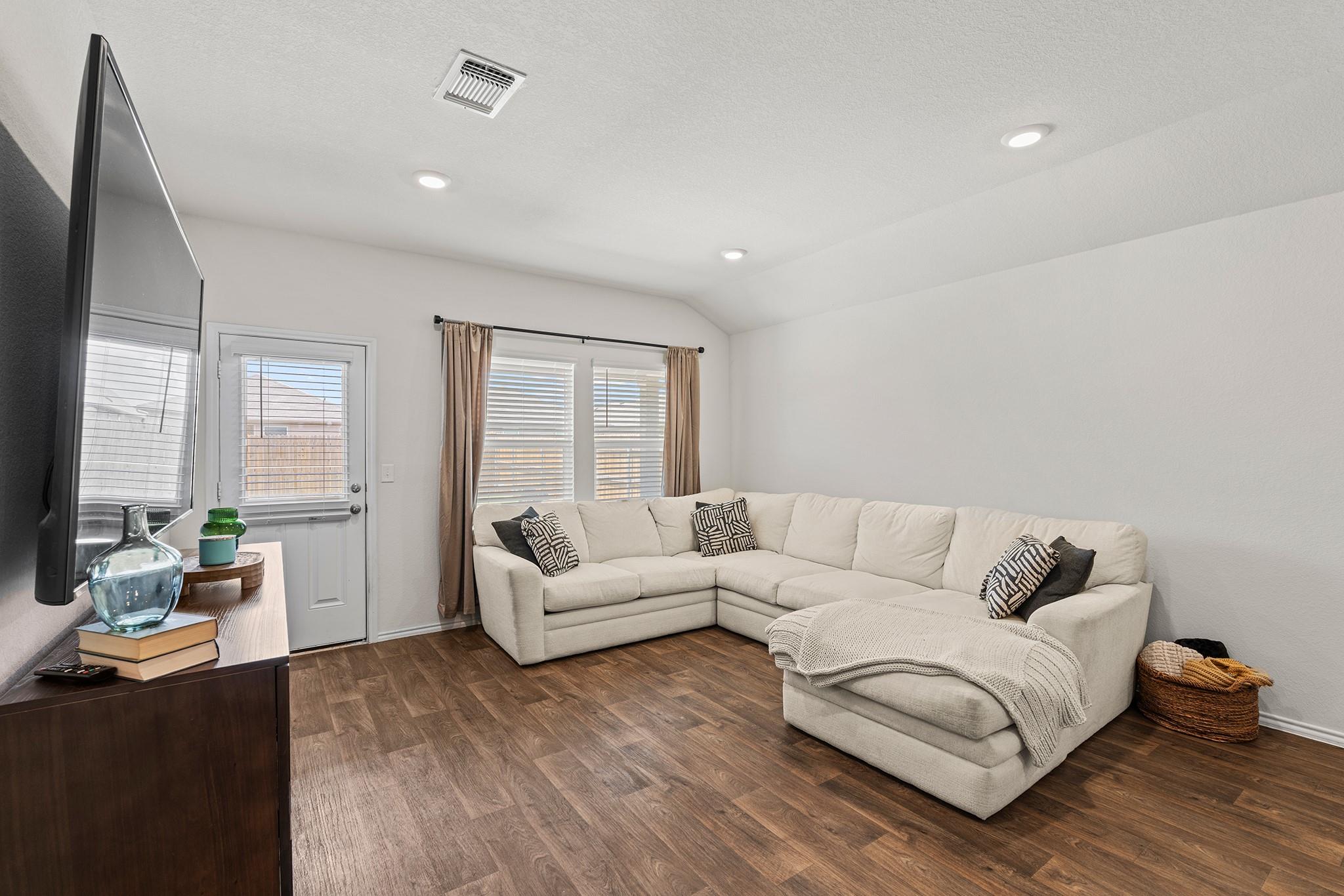 11817 Rush Ln, Elgin, TX 78621