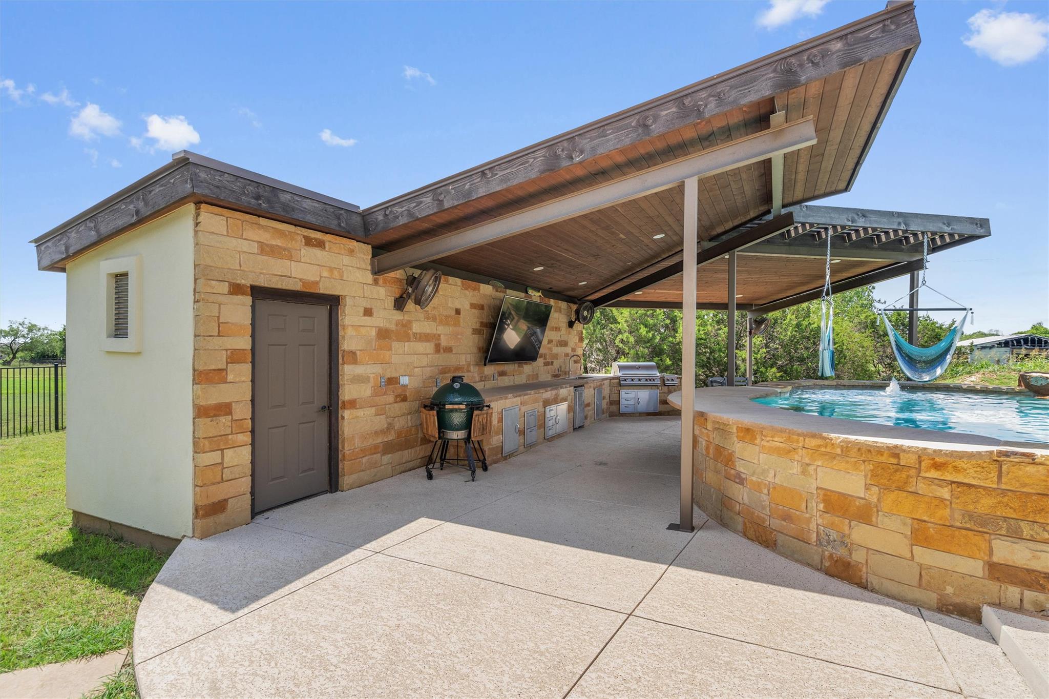 205 Honey Locust Cv, Leander, TX 78641