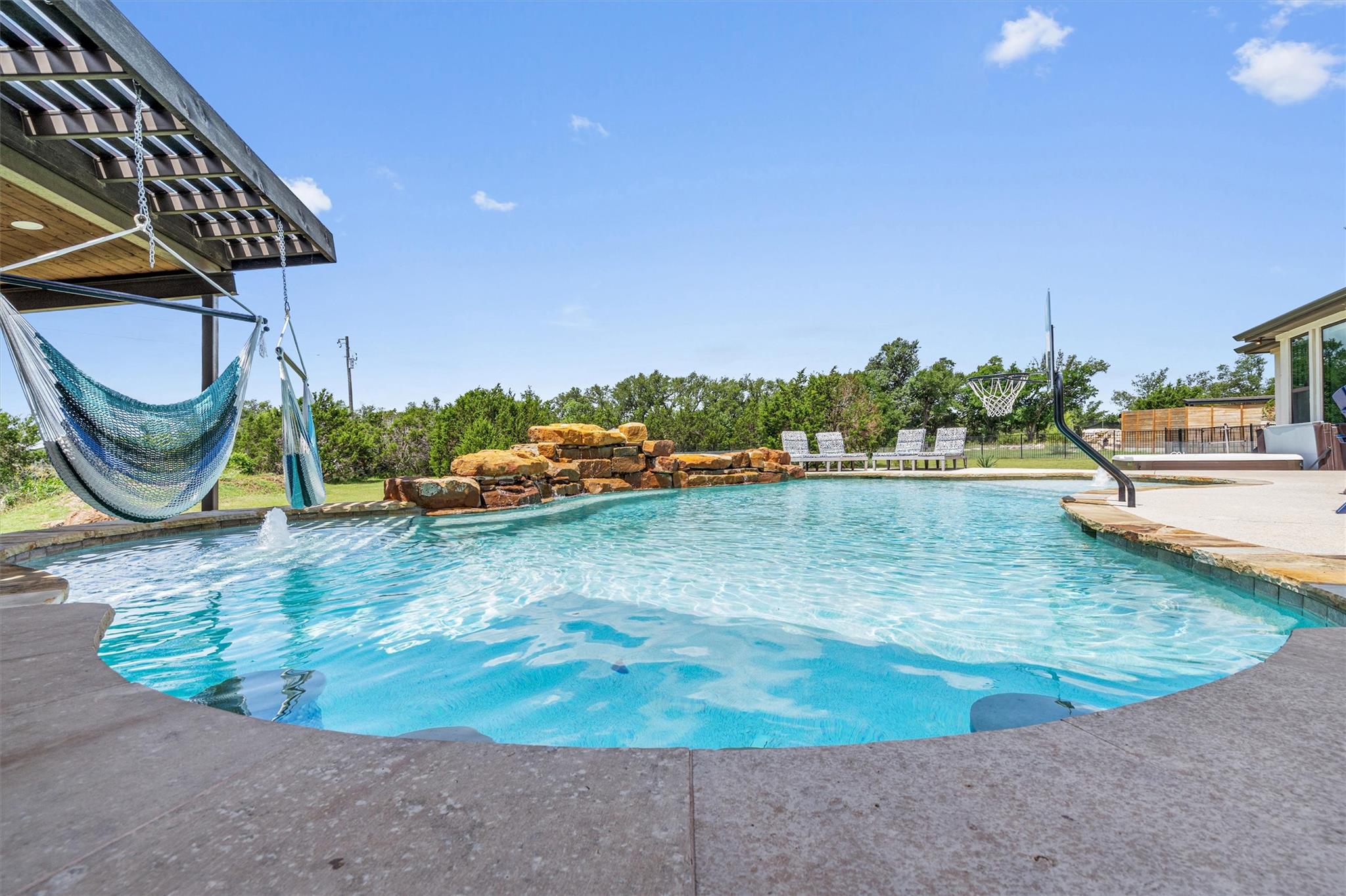 205 Honey Locust Cv, Leander, TX 78641