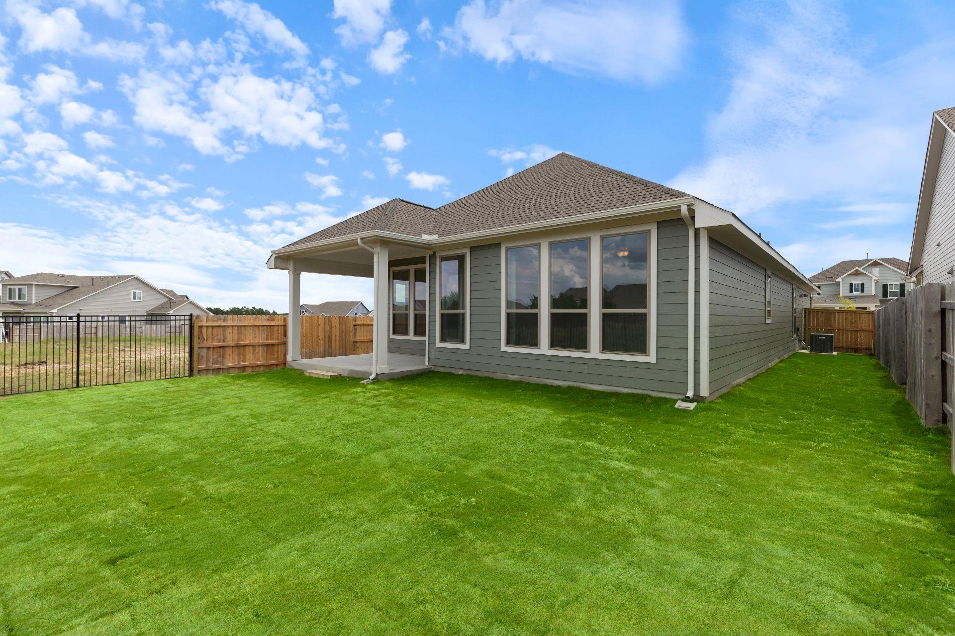 566 Sage Thrasher Cir, Dripping Springs, TX 78620