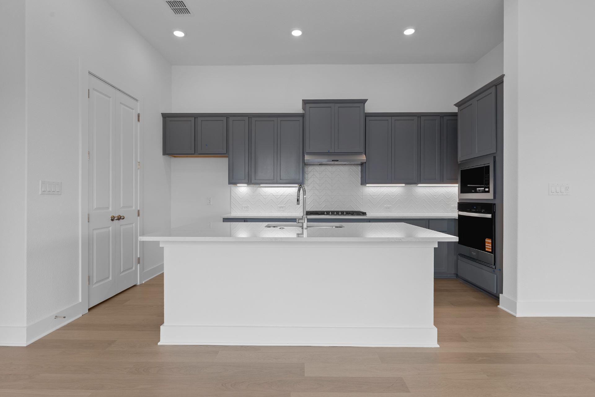 566 Sage Thrasher Cir, Dripping Springs, TX 78620