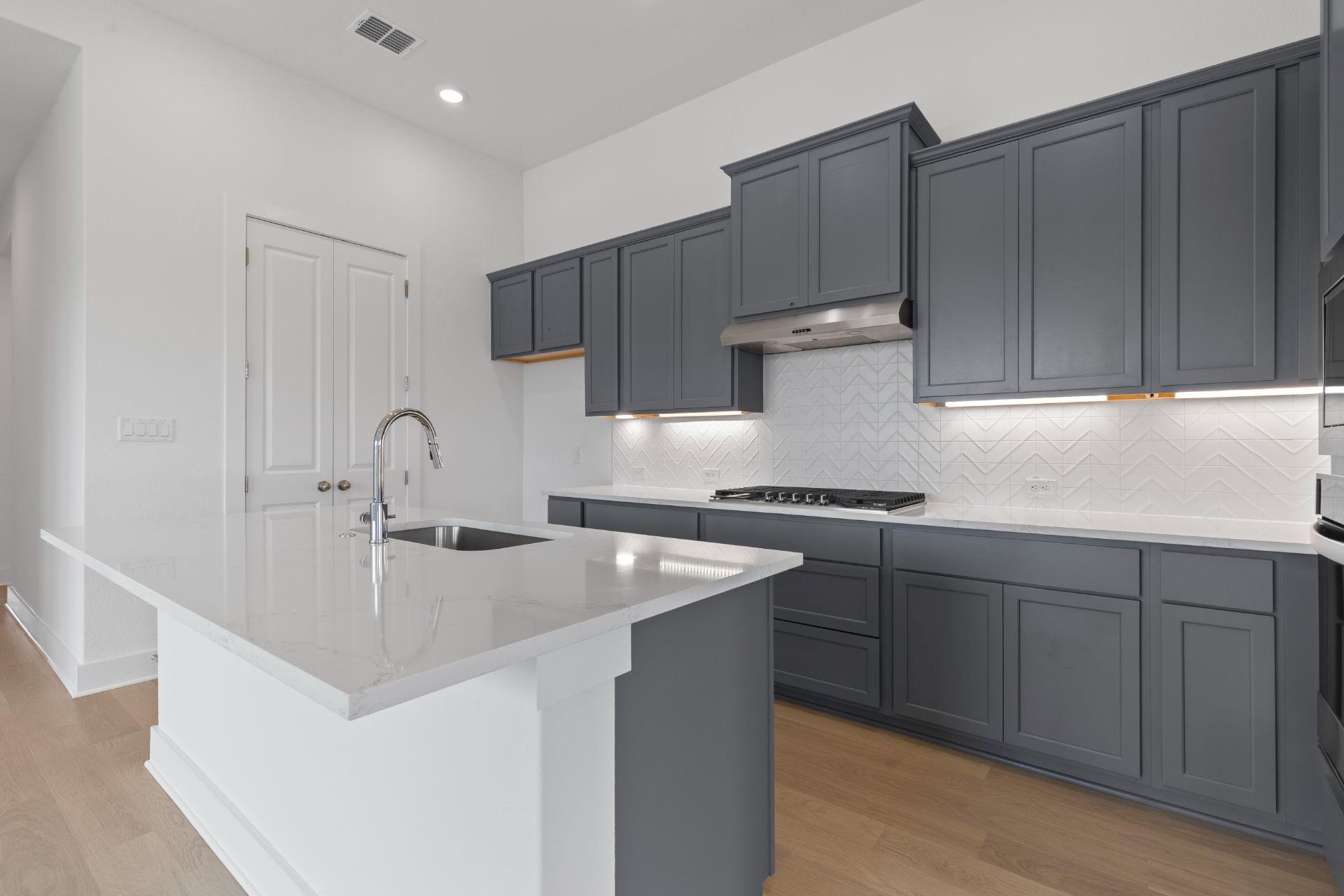 566 Sage Thrasher Cir, Dripping Springs, TX 78620