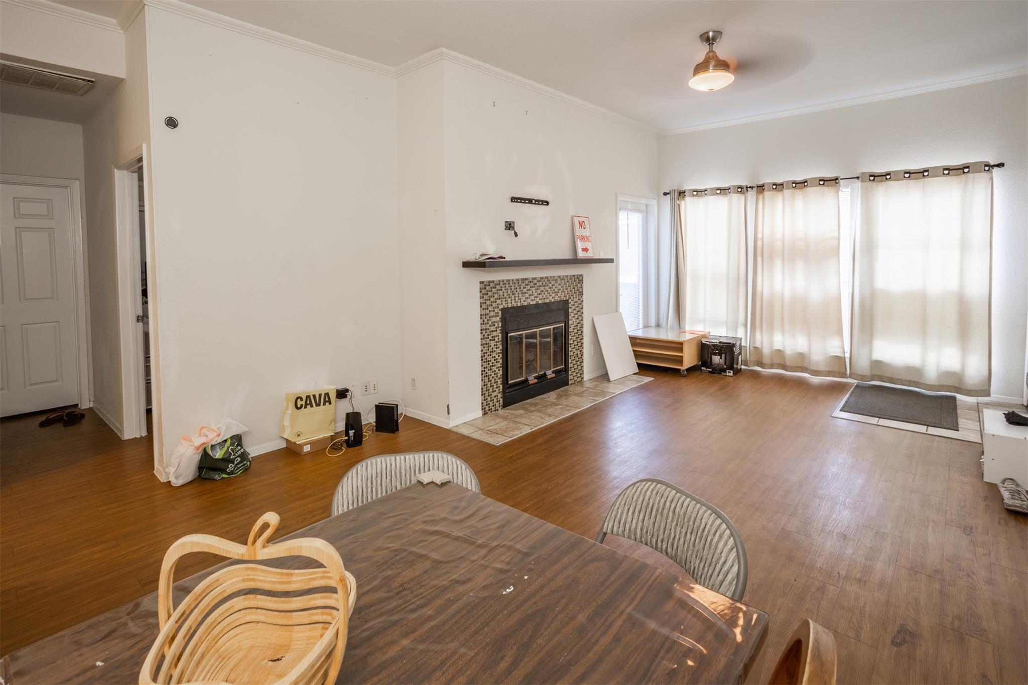 807 W 25th St # 102, Austin, TX 78705