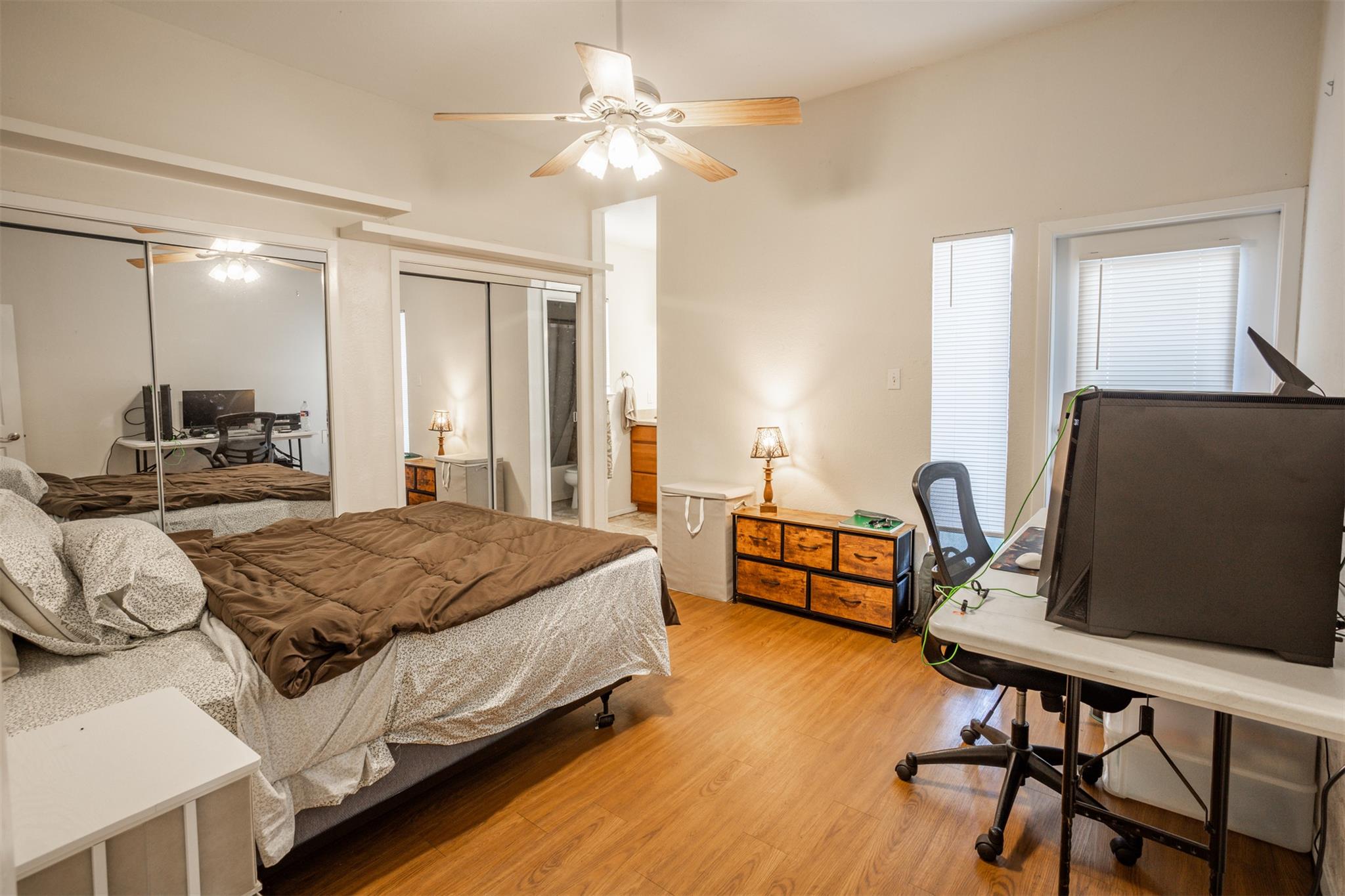 807 W 25th St # 102, Austin, TX 78705