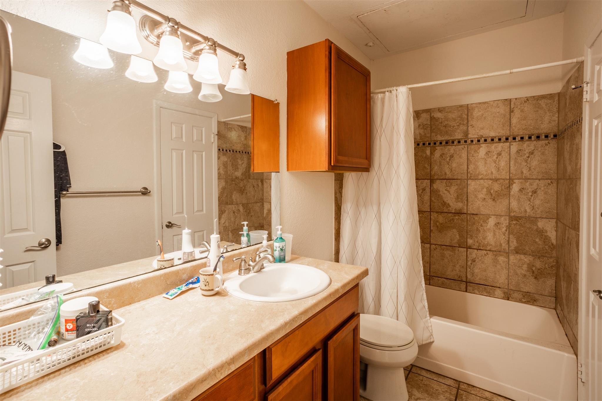 807 W 25th St # 102, Austin, TX 78705