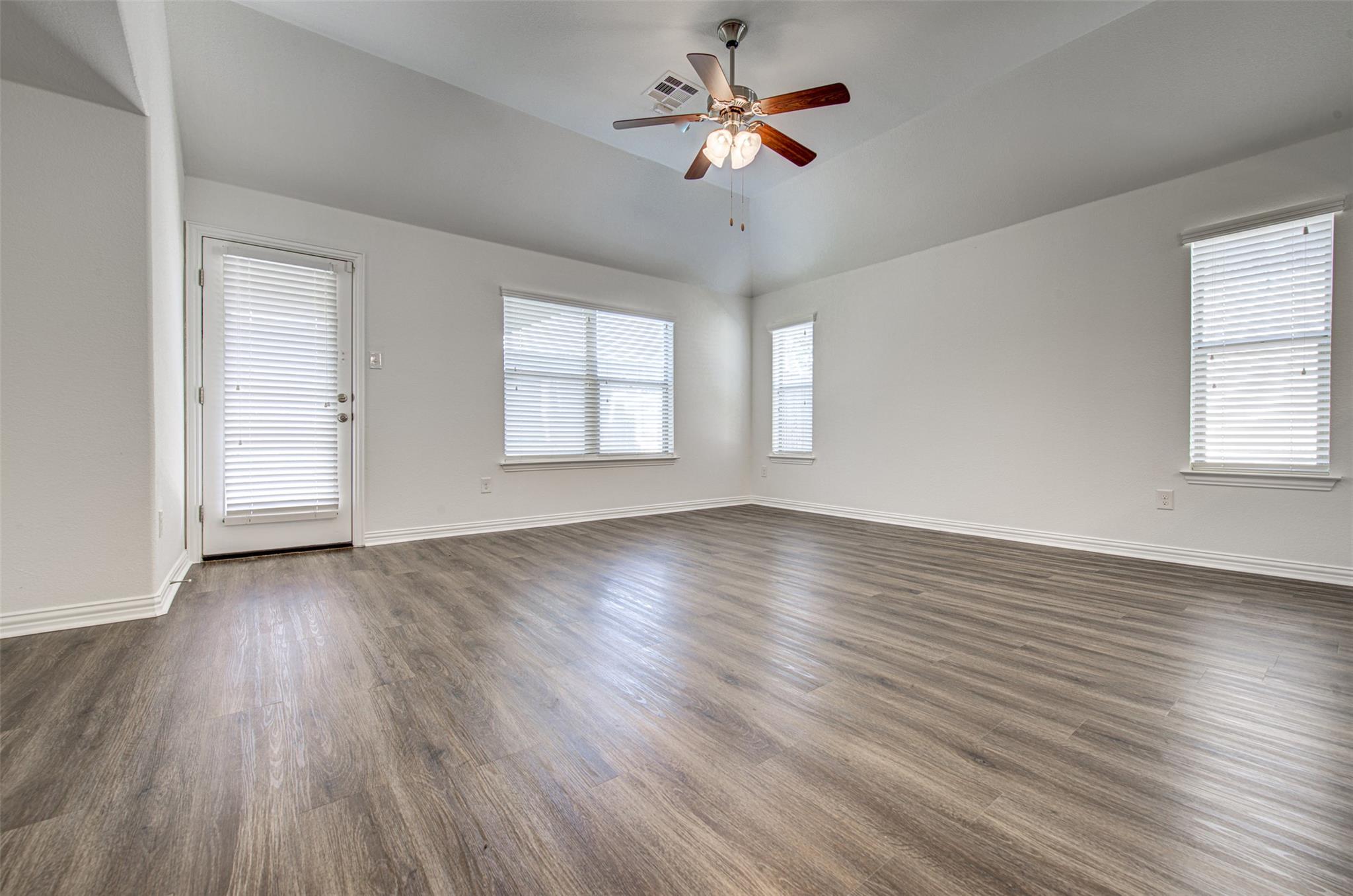 306 Snow Owl Holw, Buda, TX 78610
