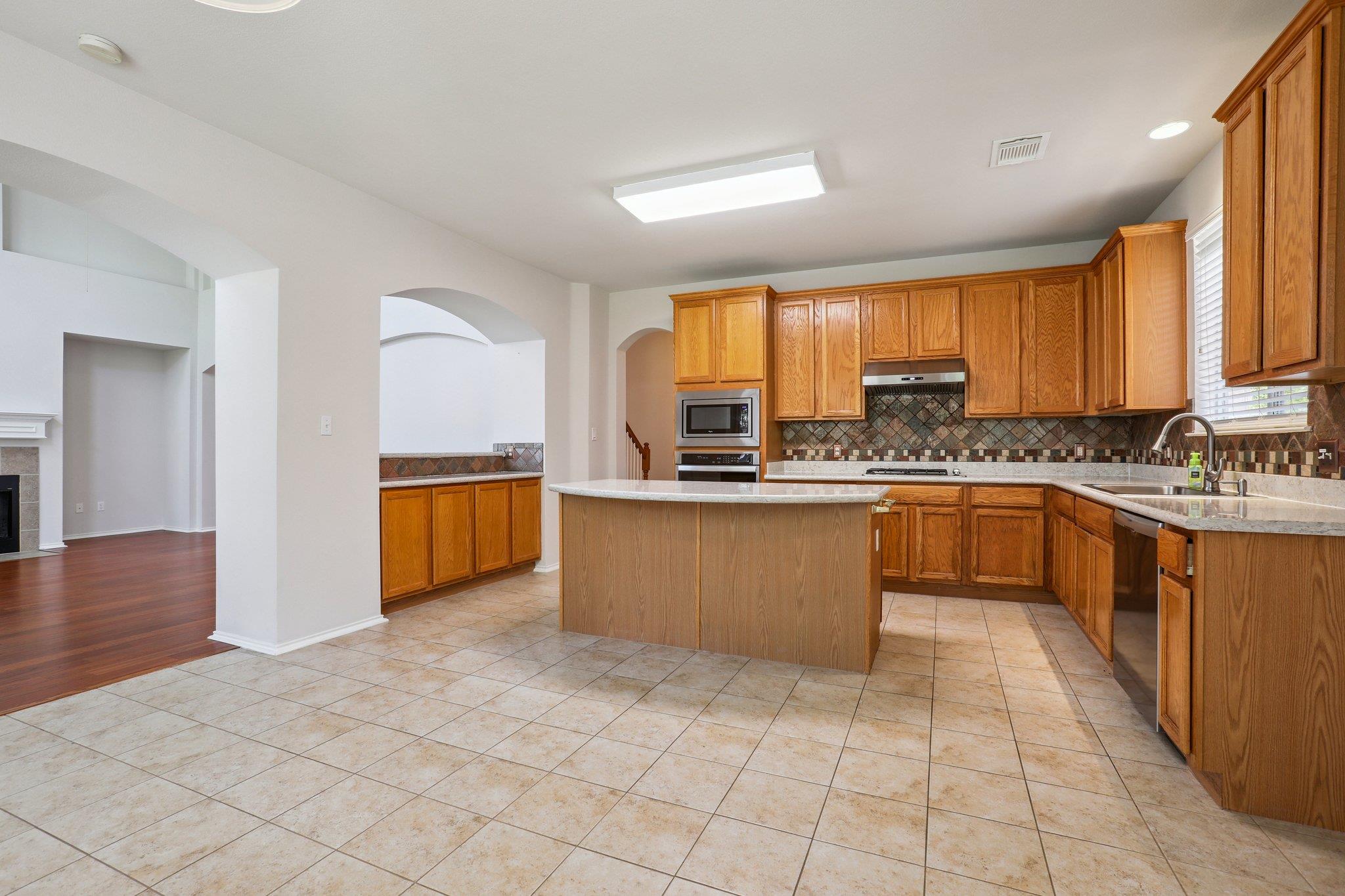 411 S Lynnwood Trl, Cedar Park, TX 78613