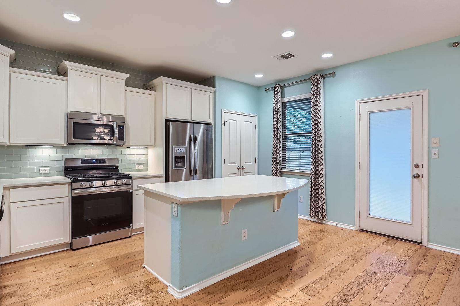 318 Leather Oak Loop, San Marcos, TX 78666