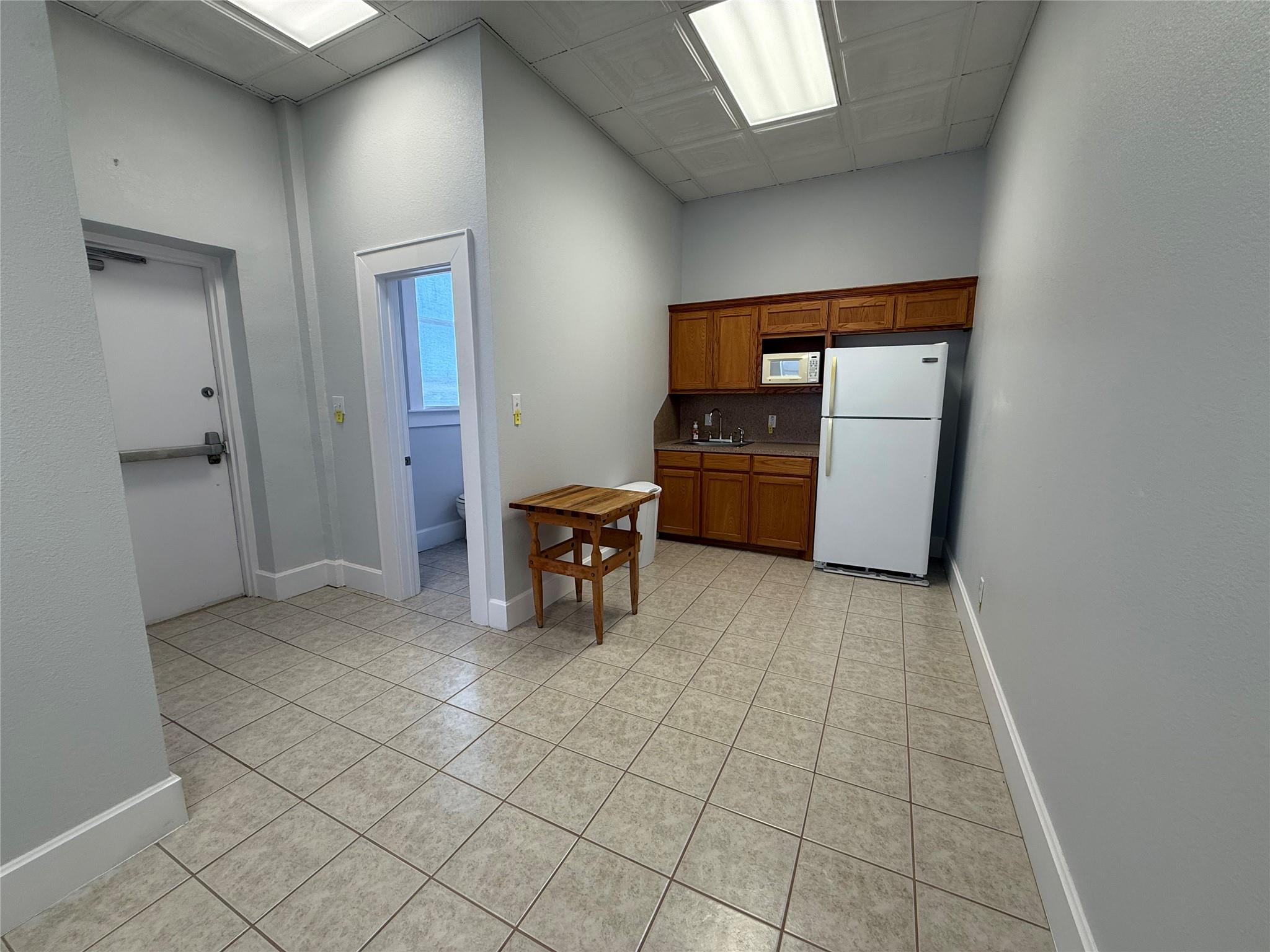 113 & 115 E 3rd St, Taylor, TX 76574