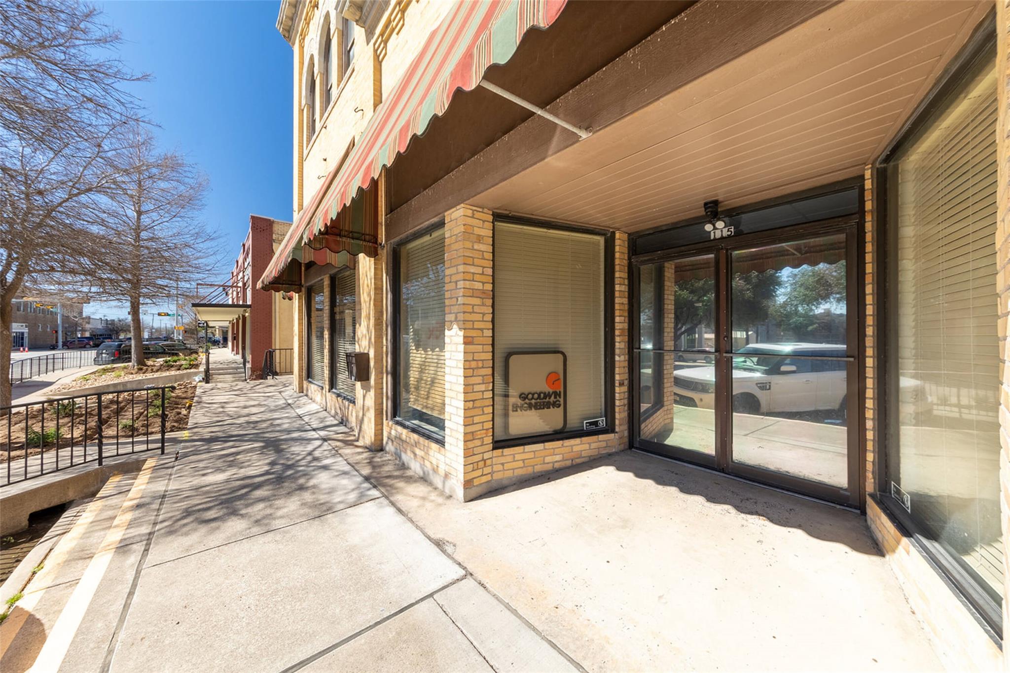 113 & 115 E 3rd St, Taylor, TX 76574