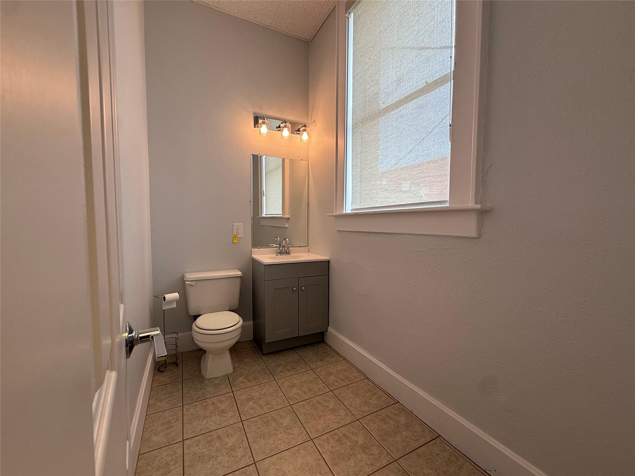 113 & 115 E 3rd St, Taylor, TX 76574