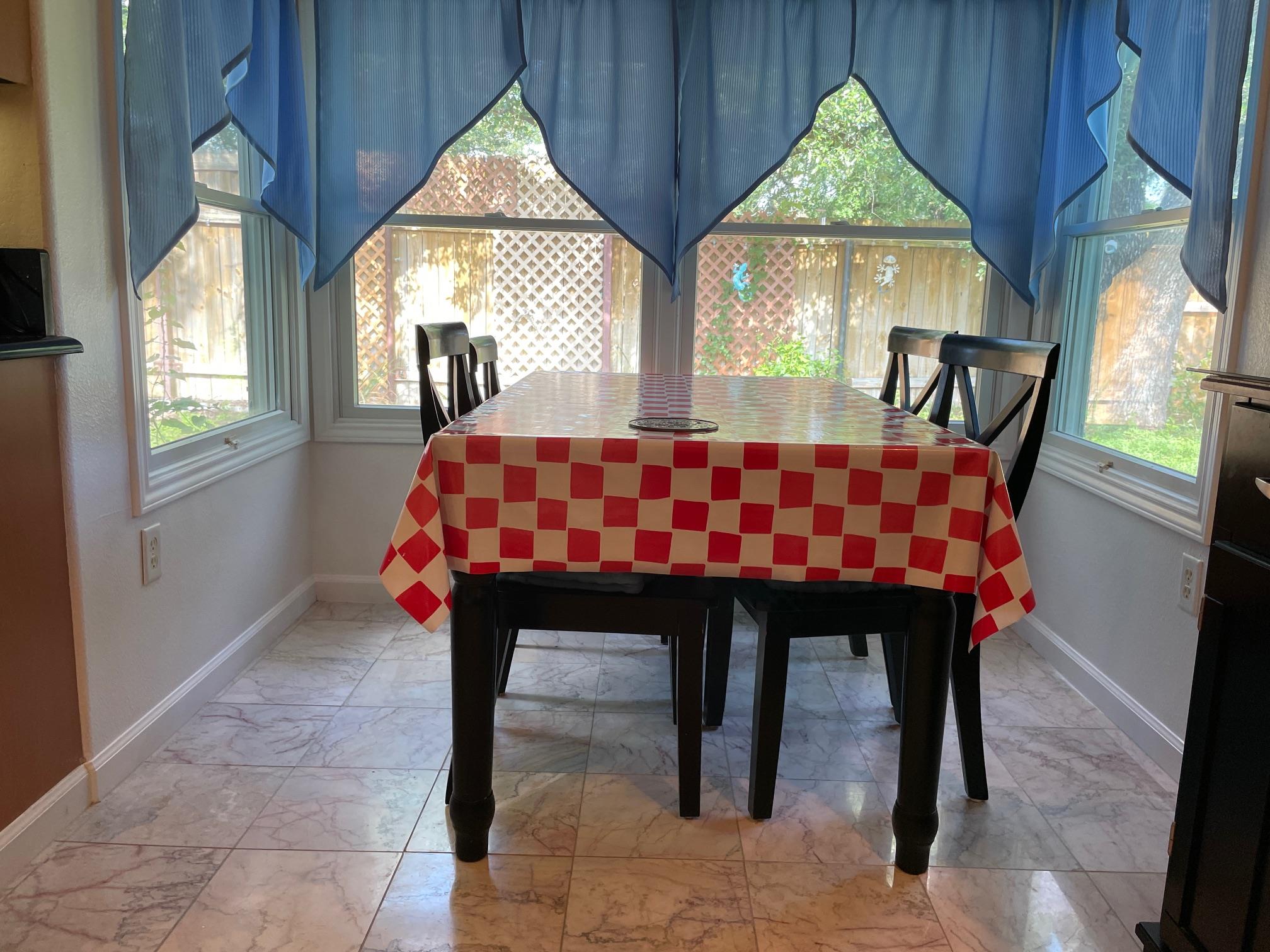 118 Midnight Sun Dr, Spicewood, TX 78669