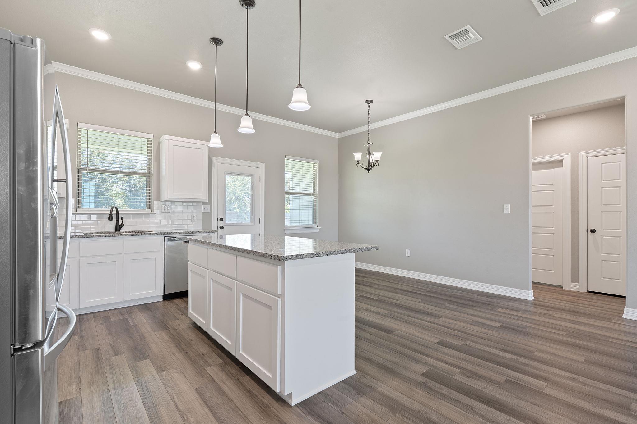 103 W Tomlinson St, Florence, TX 76527