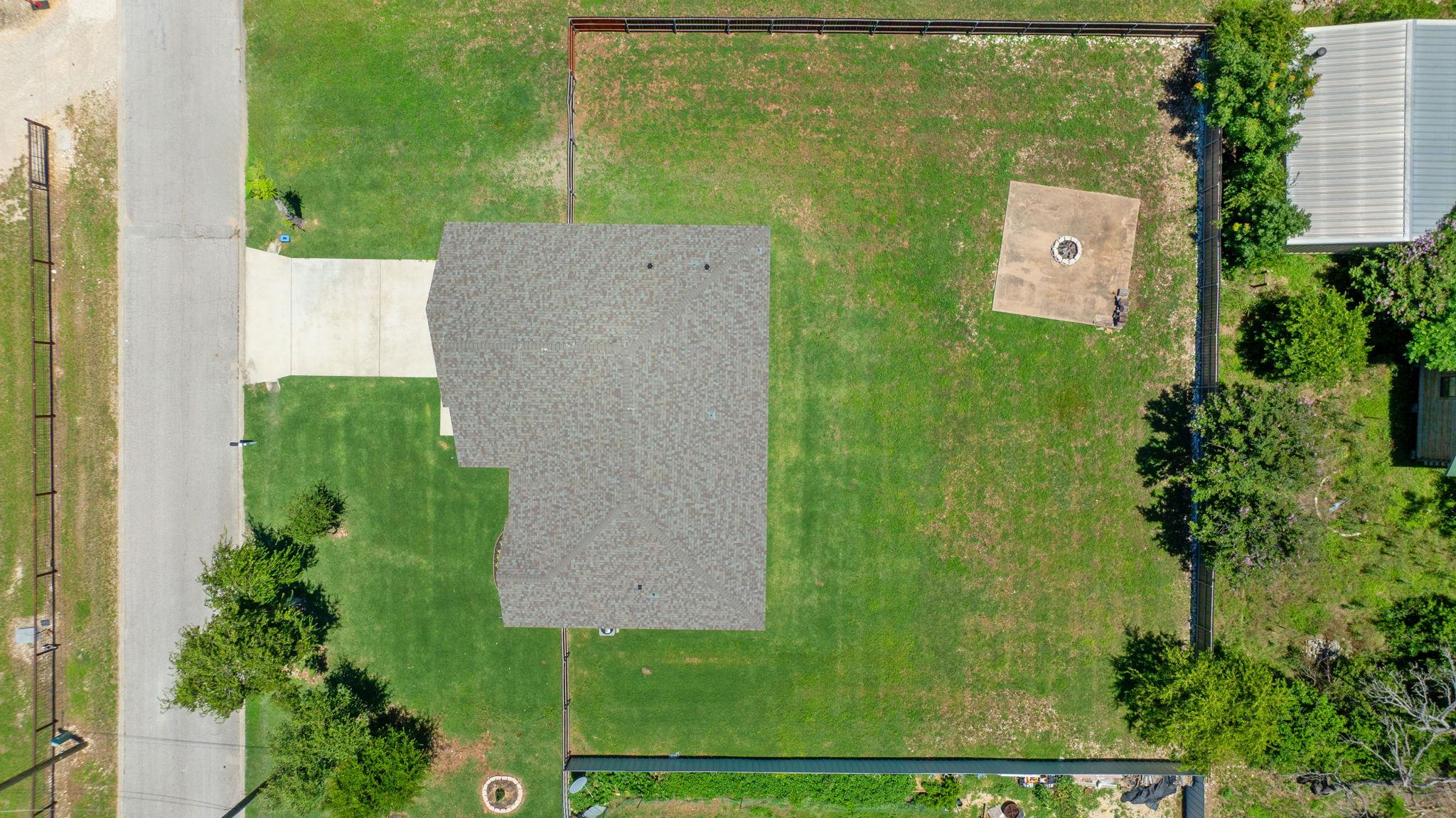 103 W Tomlinson St, Florence, TX 76527