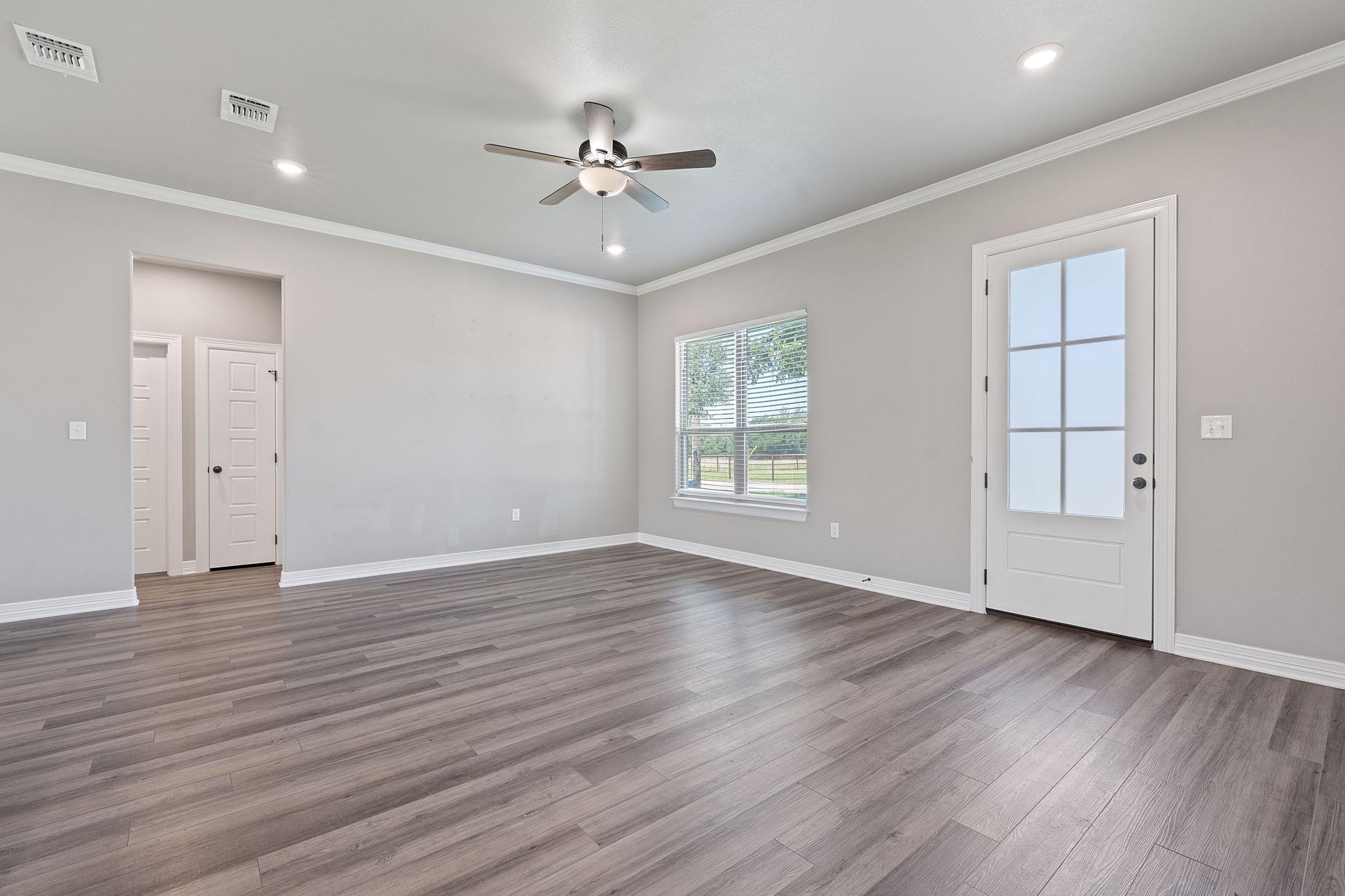 103 W Tomlinson St, Florence, TX 76527