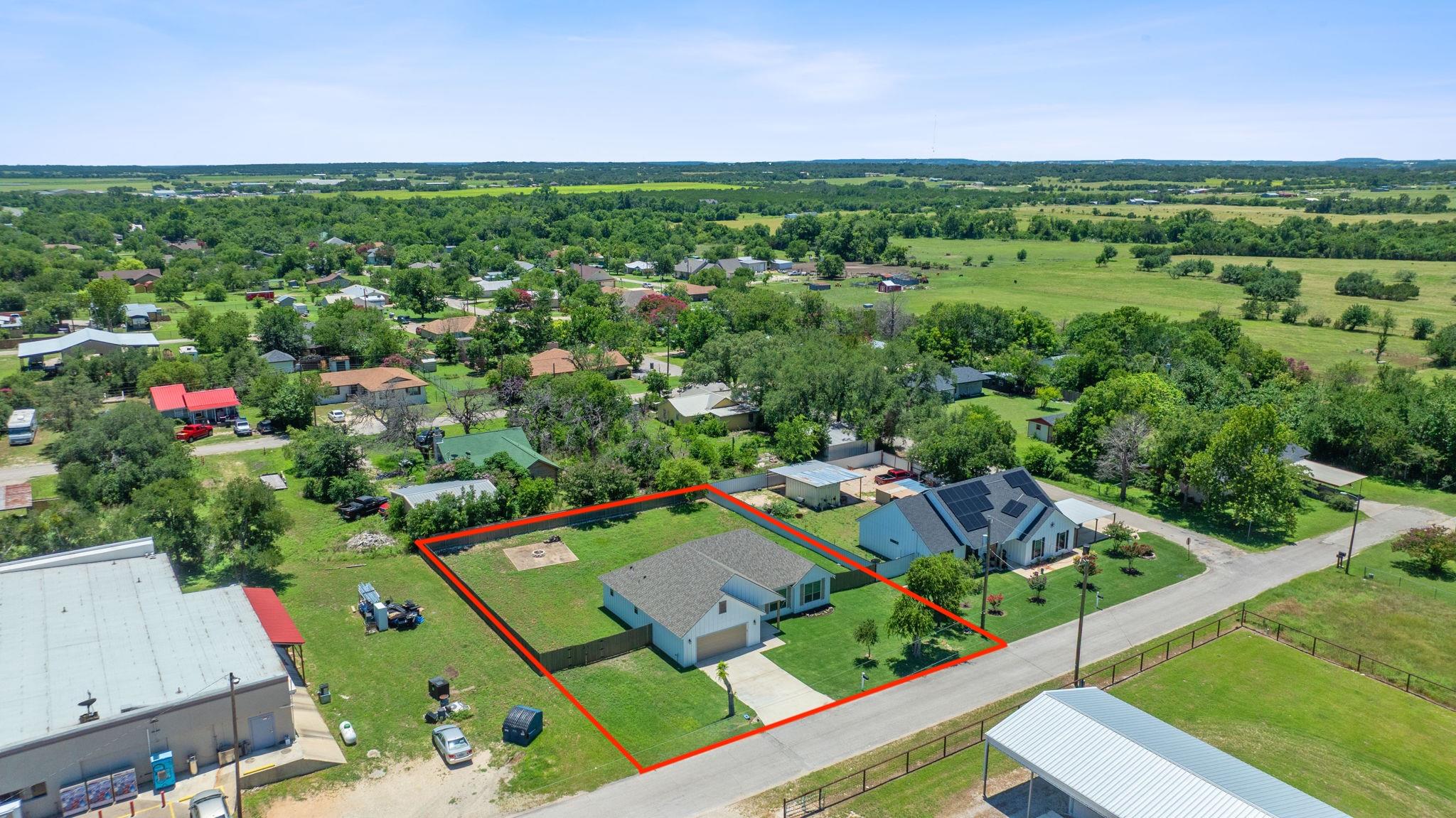 103 W Tomlinson St, Florence, TX 76527