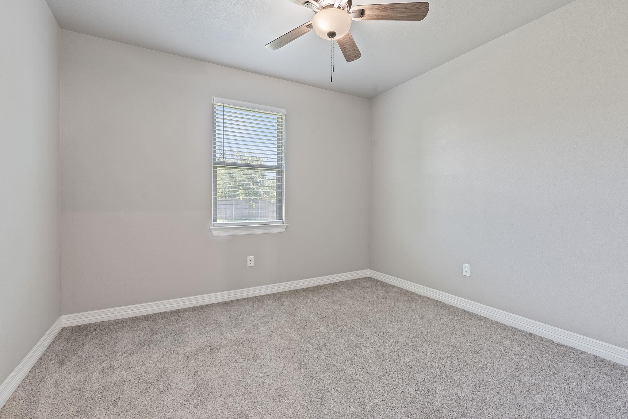 103 W Tomlinson St, Florence, TX 76527