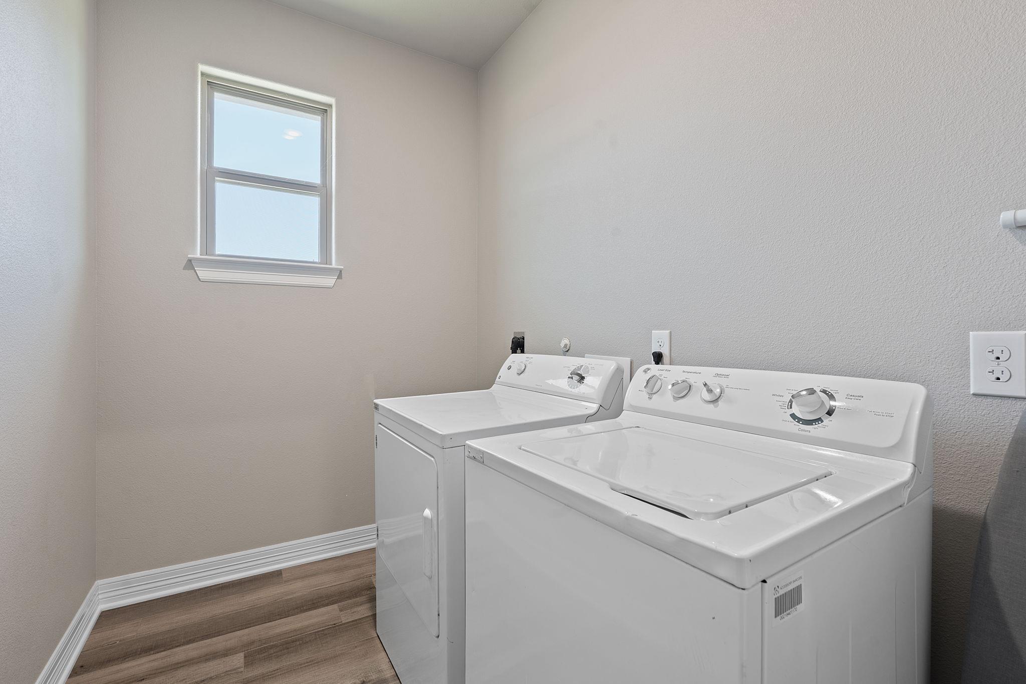 103 W Tomlinson St, Florence, TX 76527