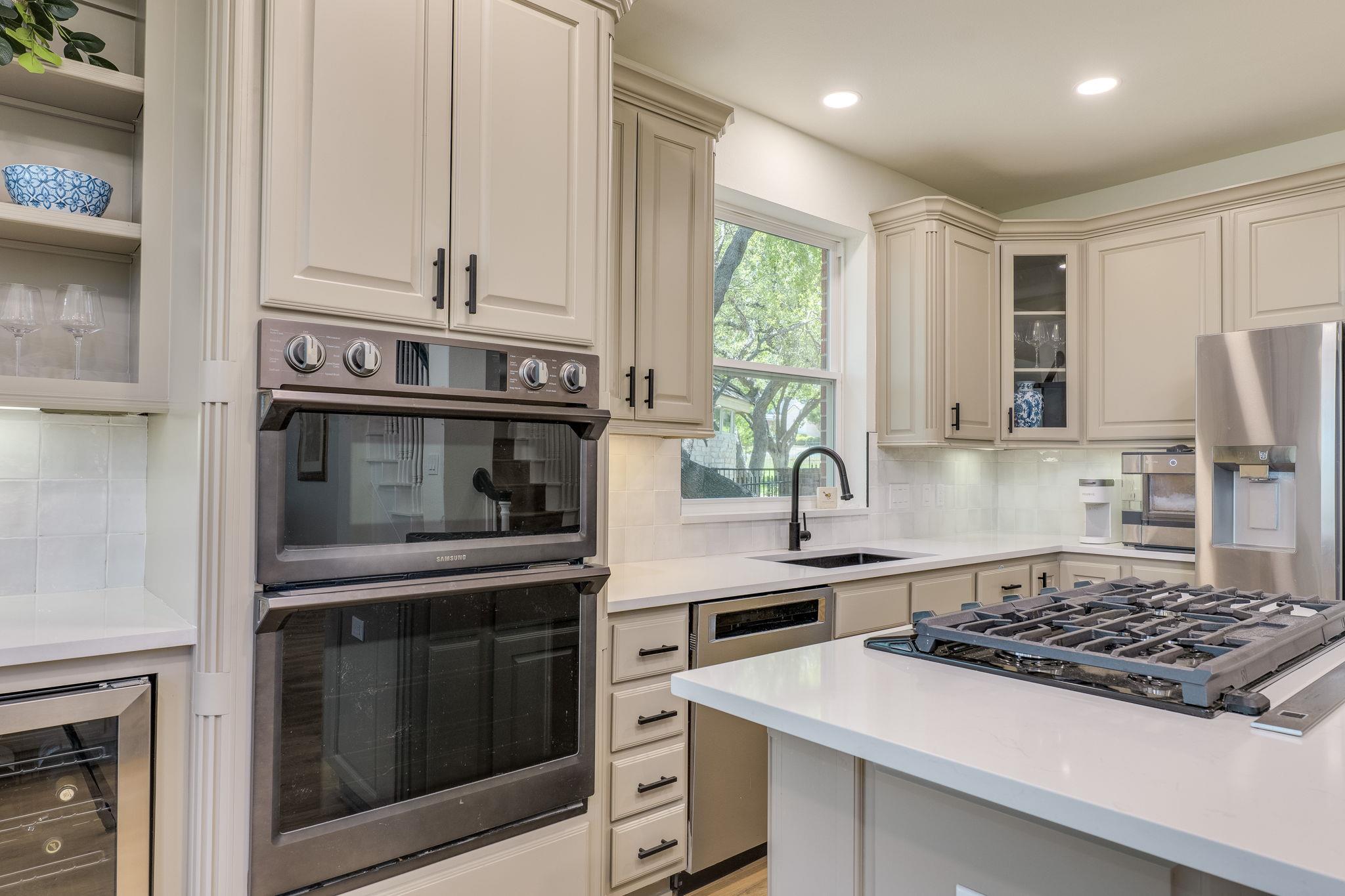 38 Cottondale Rd, The Hills, TX 78738